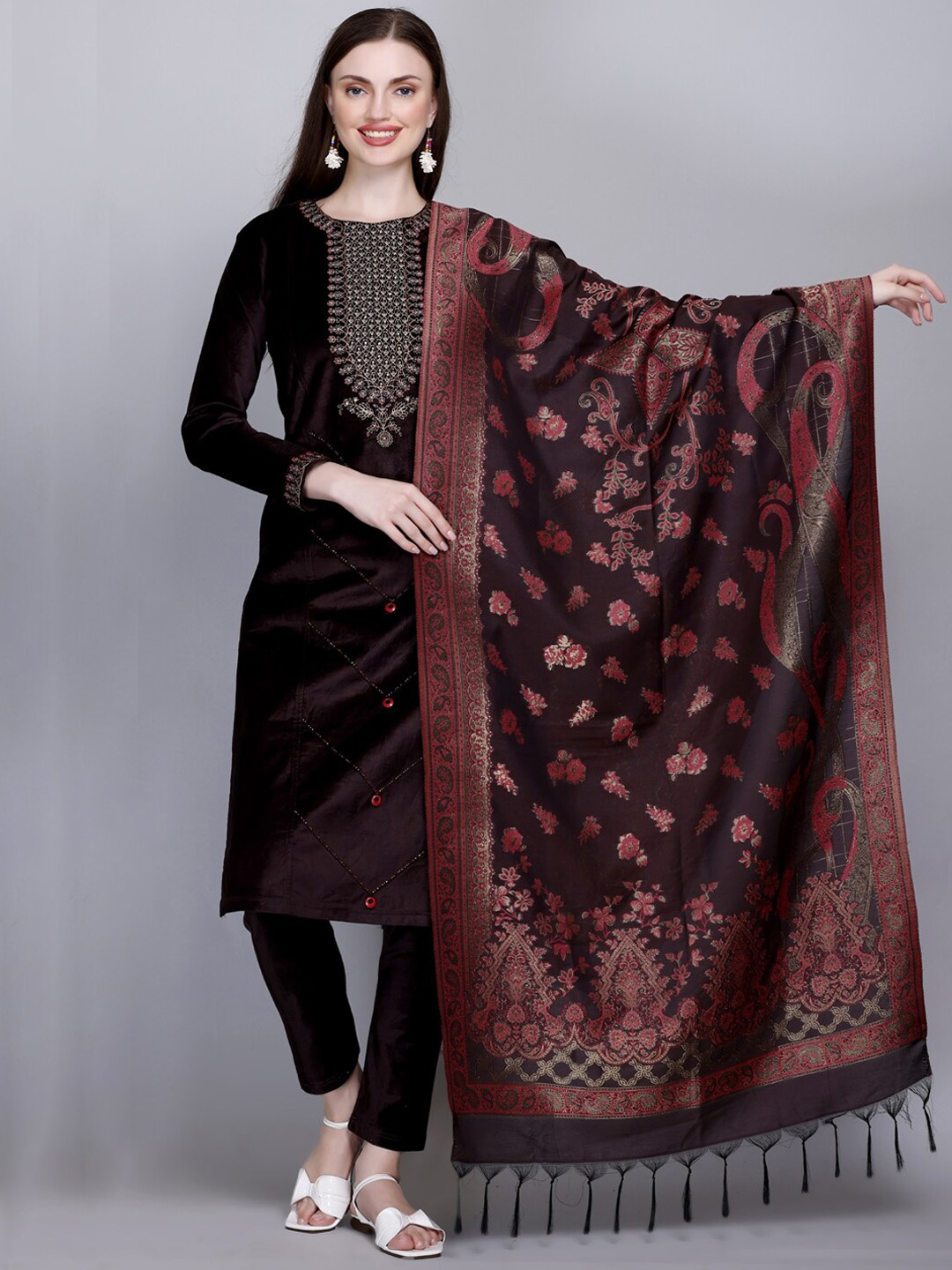 VELVTINE Floral Yoke Design Pure Wool Kurta With Trousers & With Dupatta, Coffee brown
VELVTINE Floral Yoke Design Pure Wool Kurta With Trousers & With Dupatta, Coffee brown