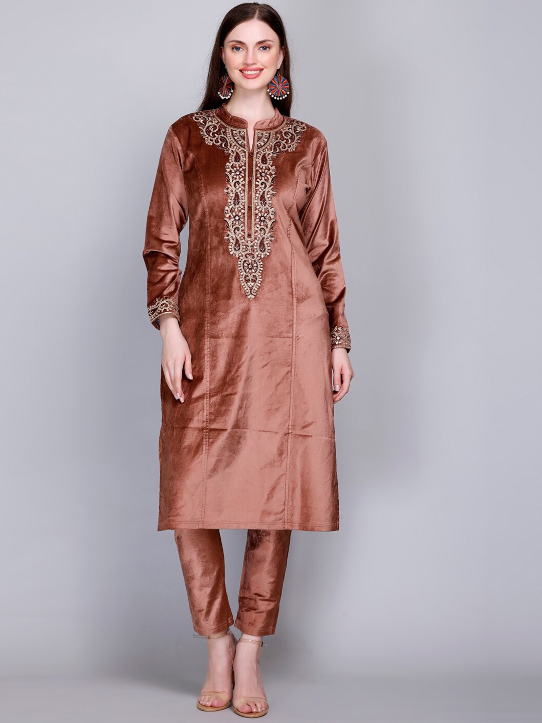 VELVTINE Ethnic Motifs Embroidered Pure Wool Kurta with Trousers & With Dupatta, Peach
VELVTINE Ethnic Motifs Embroidered Pure Wool Kurta with Trousers & With Dupatta, Peach