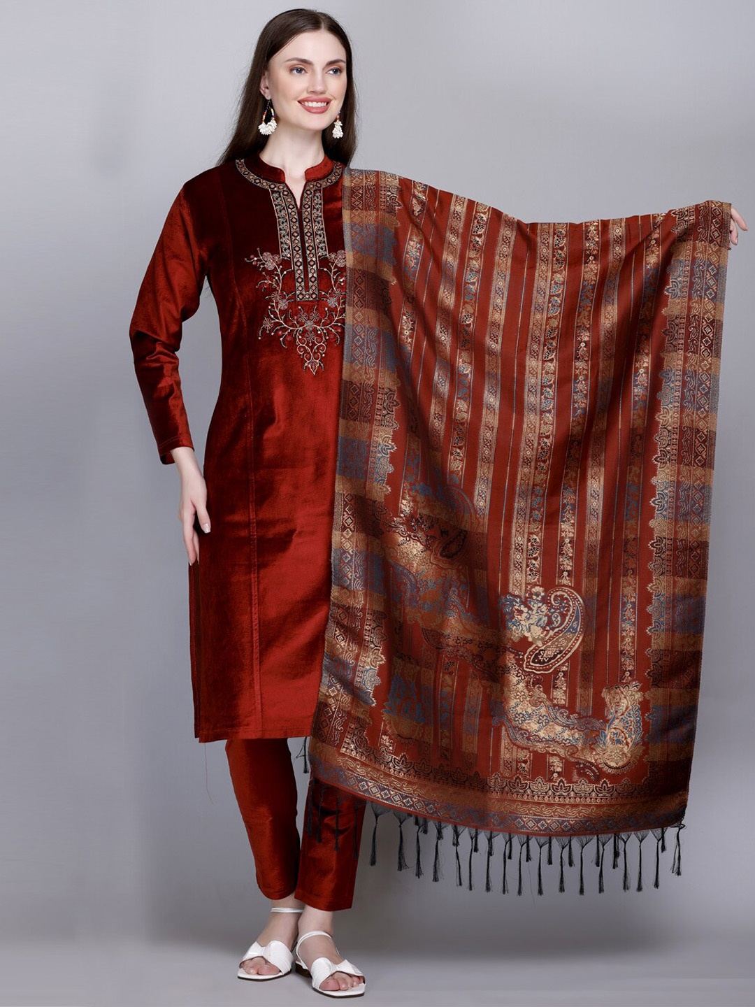 VELVTINE Ethnic Motifs Embroidered Pure Wool Kurta with Trousers & With Dupatta, Red
VELVTINE Ethnic Motifs Embroidered Pure Wool Kurta with Trousers & With Dupatta, Red