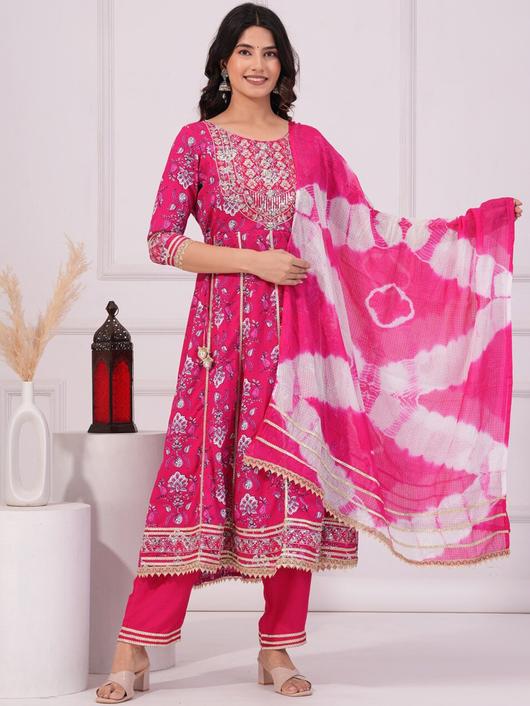 TOULIN Ethnic Motifs Printed Empire Thread Work Kurta with Trousers & Dupatta, Pink
TOULIN Ethnic Motifs Printed Empire Thread Work Kurta with Trousers & Dupatta, Pink