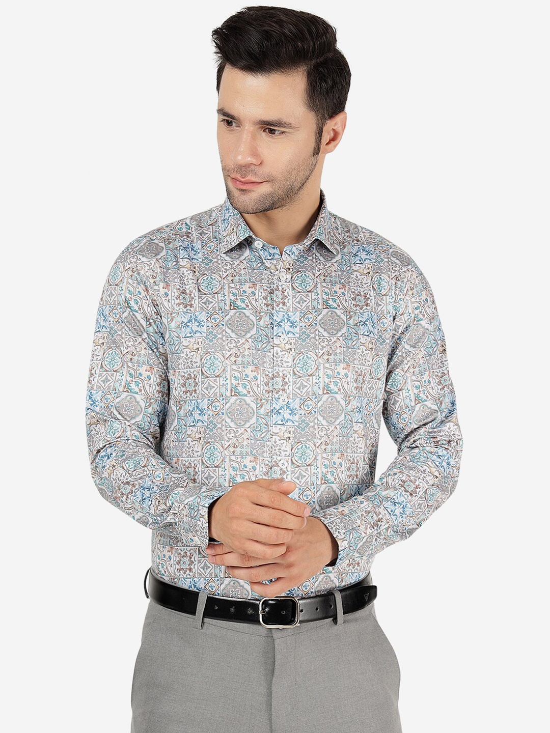 JB STUDIO Slim Fit Ethnic Motifs Printed Spread Collar Cotton Formal Shirt, Cream
JB STUDIO Slim Fit Ethnic Motifs Printed Spread Collar Cotton Formal Shirt, Cream