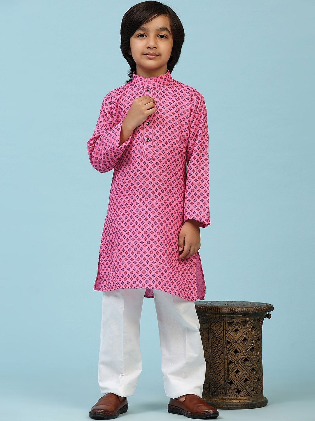 Pro-Ethic STYLE DEVELOPER Boys Ethnic Motifs Printed Mandarin Collar Kurta with Pyjamas, Pink
Pro-Ethic STYLE DEVELOPER Boys Ethnic Motifs Printed Mandarin Collar Kurta with Pyjamas, Pink