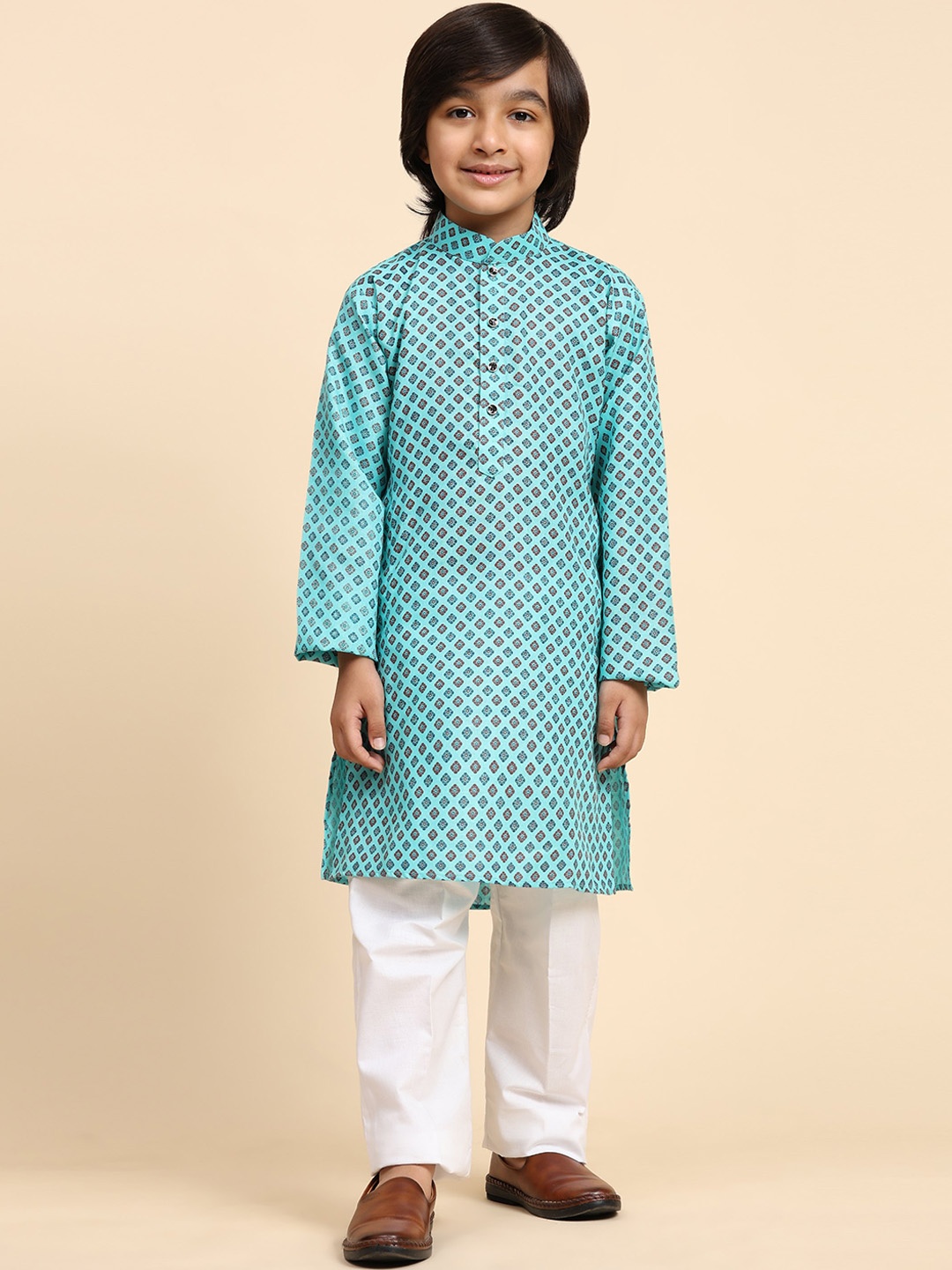 Pro-Ethic STYLE DEVELOPER Boys Ethnic Motifs Printed Mandarin Collar Kurta with Pyjamas, Turquoise blue
Pro-Ethic STYLE DEVELOPER Boys Ethnic Motifs Printed Mandarin Collar Kurta with Pyjamas, Turquoise blue