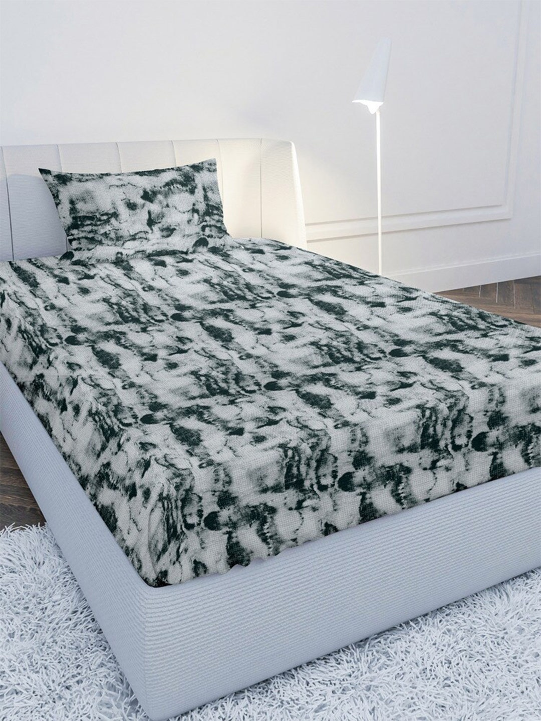 MAYFAIR HOMES LONDON Grey & Purple Printed Cotton 210 TC Single Bedsheet with Pillow Cover
MAYFAIR HOMES LONDON Grey & Purple Printed Cotton 210 TC Single Bedsheet with Pillow Cover