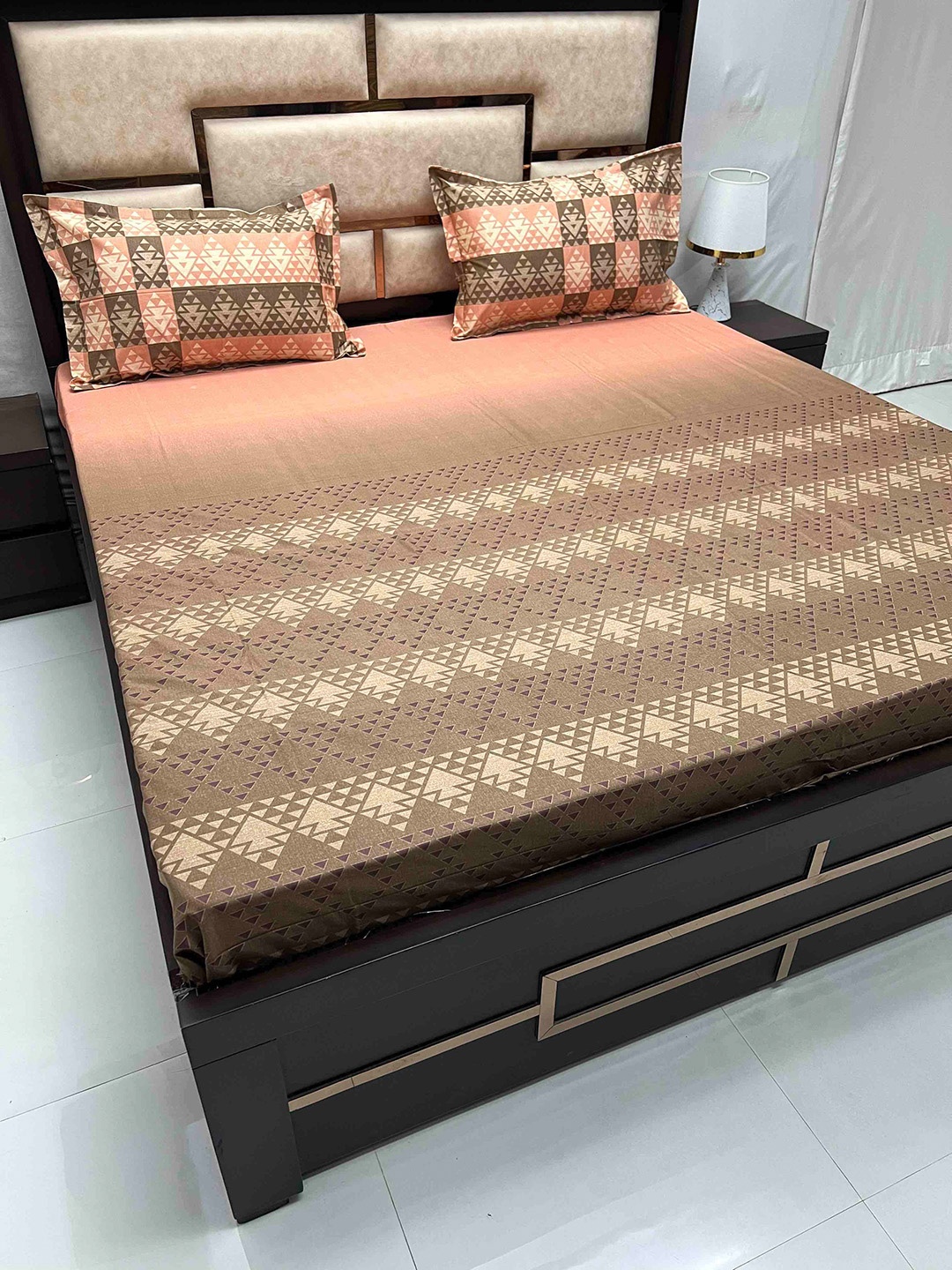 Pure Decor Brown & Pink Geometric Pure Cotton 380 TC King Bedsheet With 2 Pillow Covers
Pure Decor Brown & Pink Geometric Pure Cotton 380 TC King Bedsheet With 2 Pillow Covers