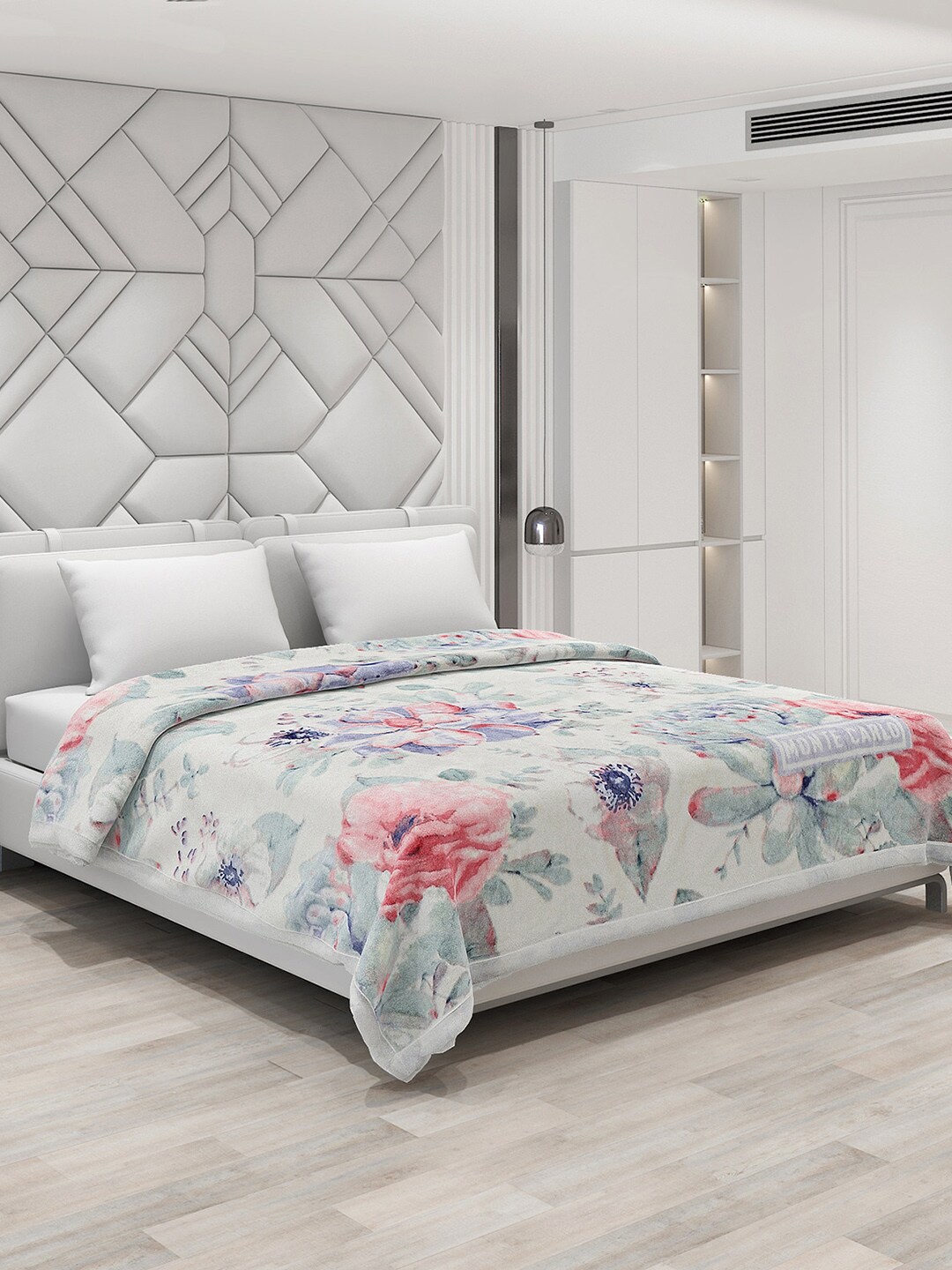 Monte Carlo Cashmere Cream-Coloured & Pink Floral Heavy Winter 1000 GSM Double Bed Blanket
Monte Carlo Cashmere Cream-Coloured & Pink Floral Heavy Winter 1000 GSM Double Bed Blanket