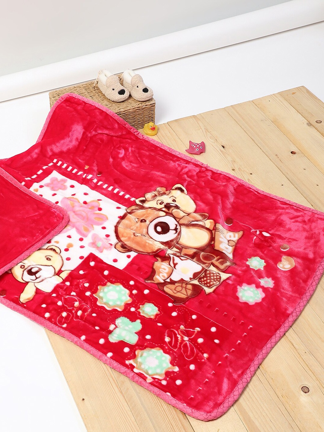 Monte Carlo Donald Red & White Cartoon Characters Heavy Winter 500 GSM Single Bed Blanket
Monte Carlo Donald Red & White Cartoon Characters Heavy Winter 500 GSM Single Bed Blanket