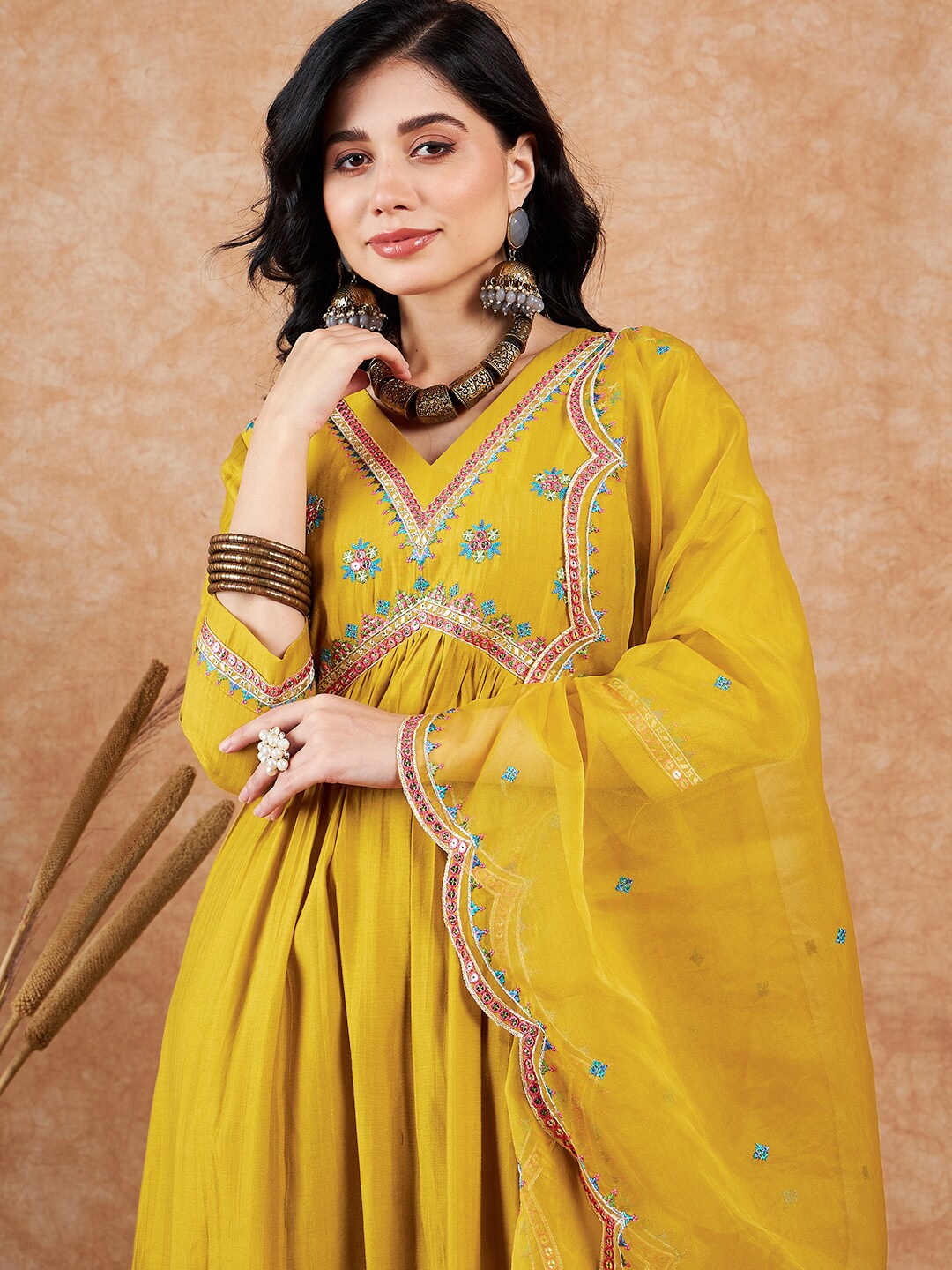 Sangria Floral Embroidered Sequence Details A-Line Kurta & Trousers With Dupatta, Yellow
Sangria Floral Embroidered Sequence Details A-Line Kurta & Trousers With Dupatta, Yellow
