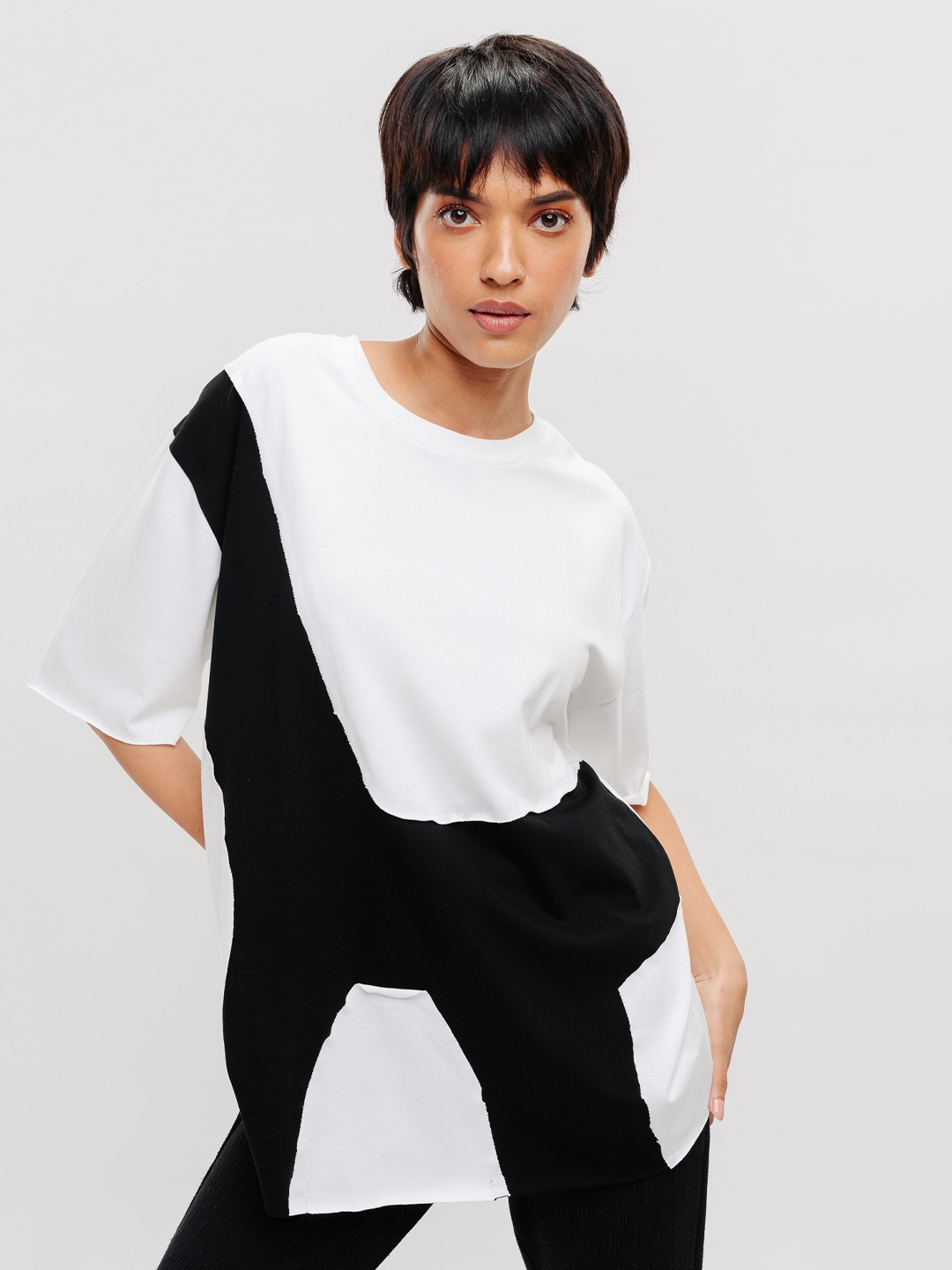 FREAKINS Colourblocked Drop Shoulder Sleeves Raw Edge Relaxed Fit Pure Cotton T-shirt, White
FREAKINS Colourblocked Drop Shoulder Sleeves Raw Edge Relaxed Fit Pure Cotton T-shirt, White