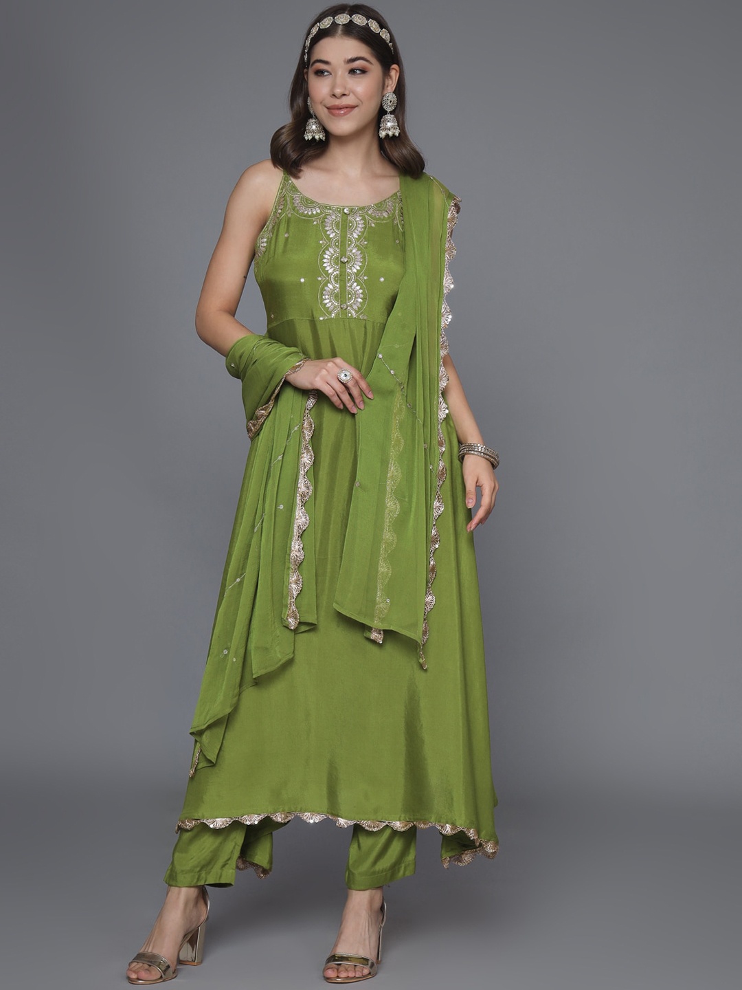 HEEPOSH Ethnic Motifs Embroidered Anarkali Sequined Kurta with Trousers & Dupatta, Green
HEEPOSH Ethnic Motifs Embroidered Anarkali Sequined Kurta with Trousers & Dupatta, Green