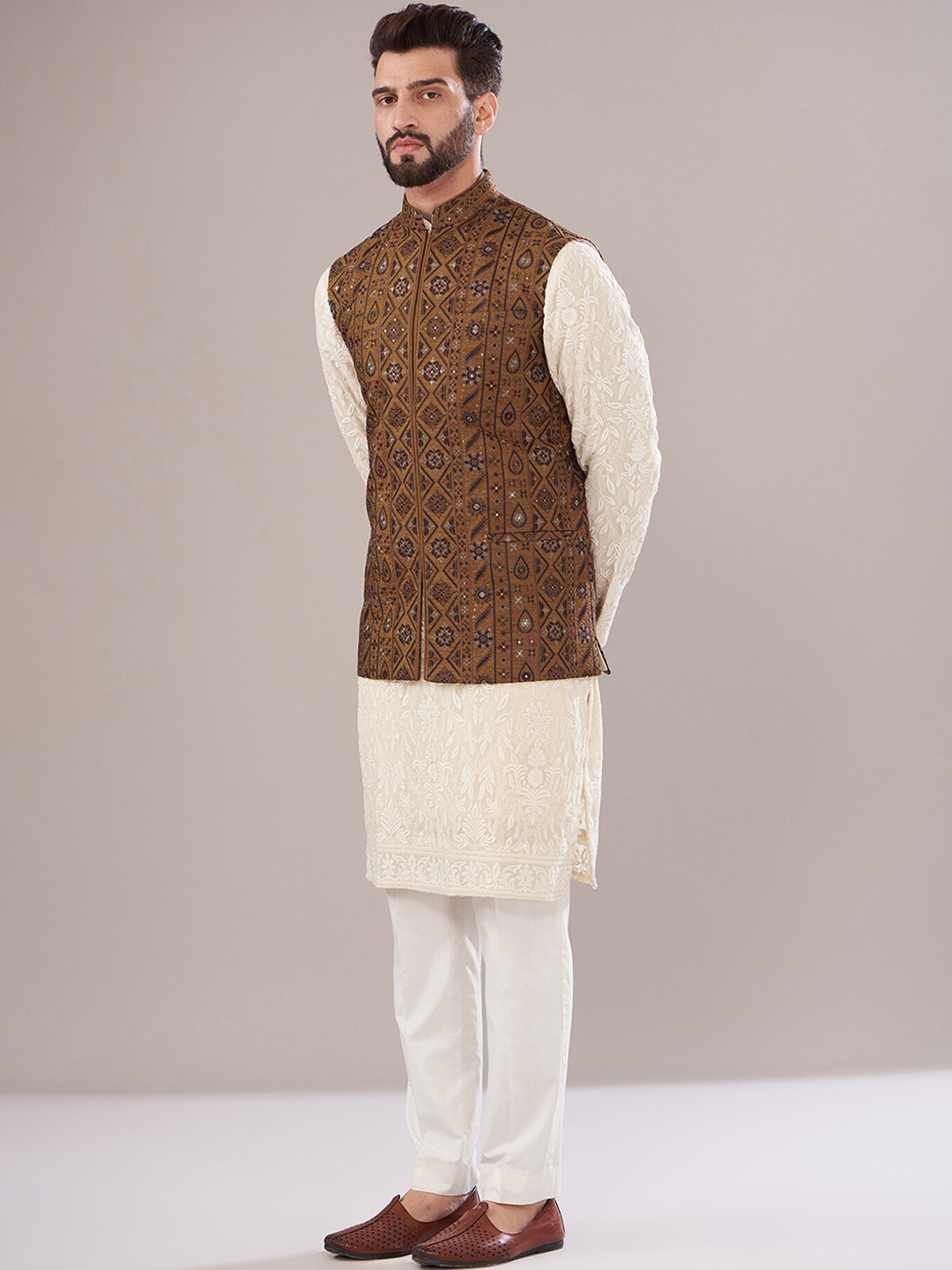 KASBAH CLOTHING NISHCHAIY SAJDEH Floral Embroidered Mandarin Collar Silk Tailored Jacket, Yellow
KASBAH CLOTHING NISHCHAIY SAJDEH Floral Embroidered Mandarin Collar Silk Tailored Jacket, Yellow