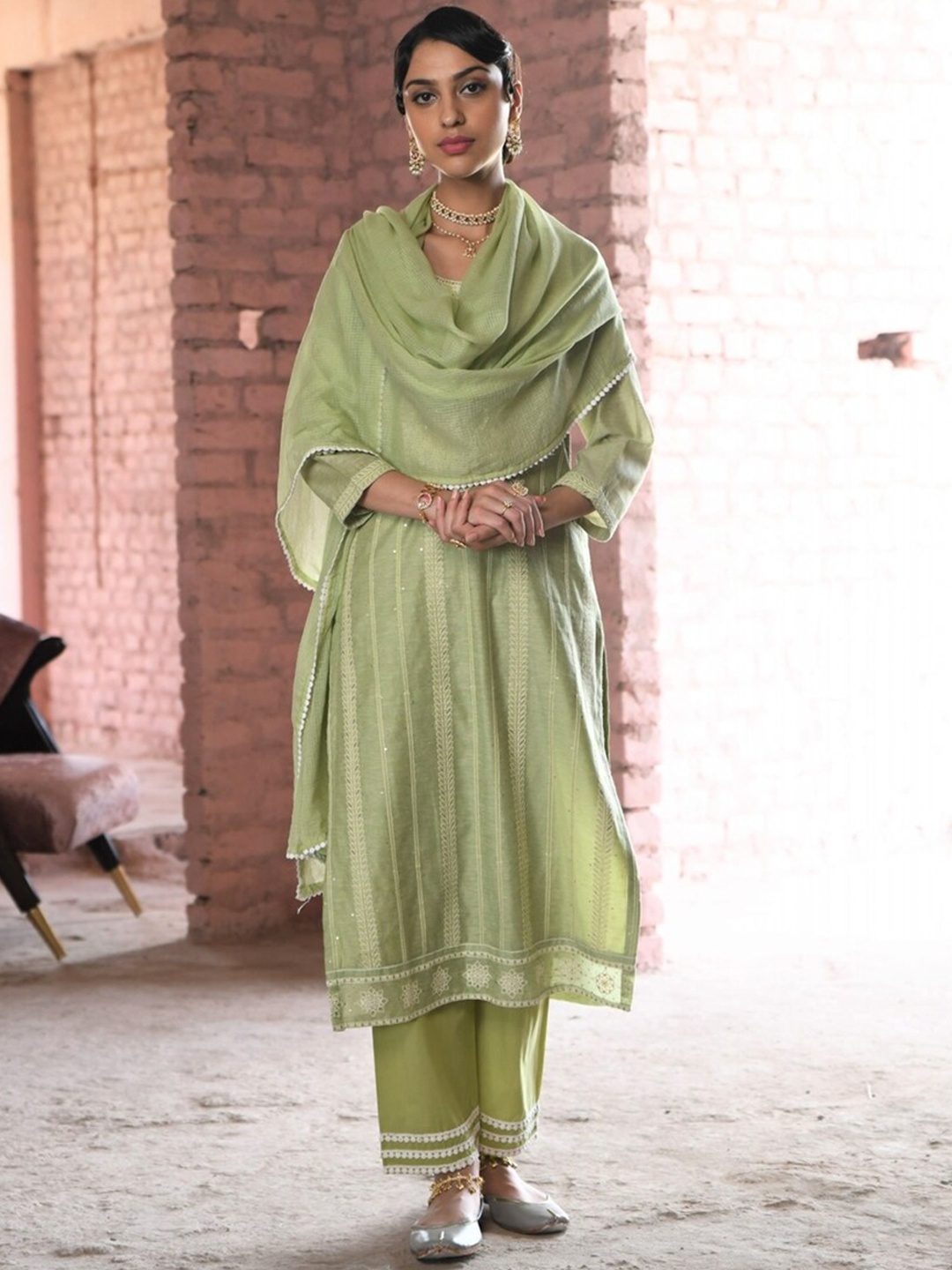 KARAJ JAIPUR Ethnic Motifs Embroidered Thread Work Kurta With Palazzos & Dupatta, Green
KARAJ JAIPUR Ethnic Motifs Embroidered Thread Work Kurta With Palazzos & Dupatta, Green