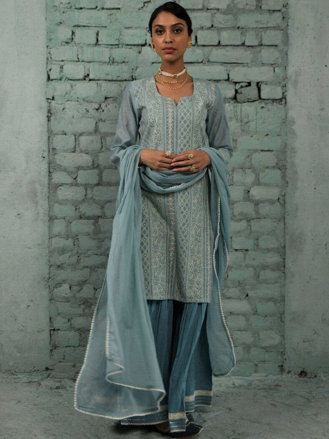 KARAJ JAIPUR Ethnic Motifs Embroidered Regular Thread Work Kurta With Skirt & Dupatta, Blue
KARAJ JAIPUR Ethnic Motifs Embroidered Regular Thread Work Kurta With Skirt & Dupatta, Blue