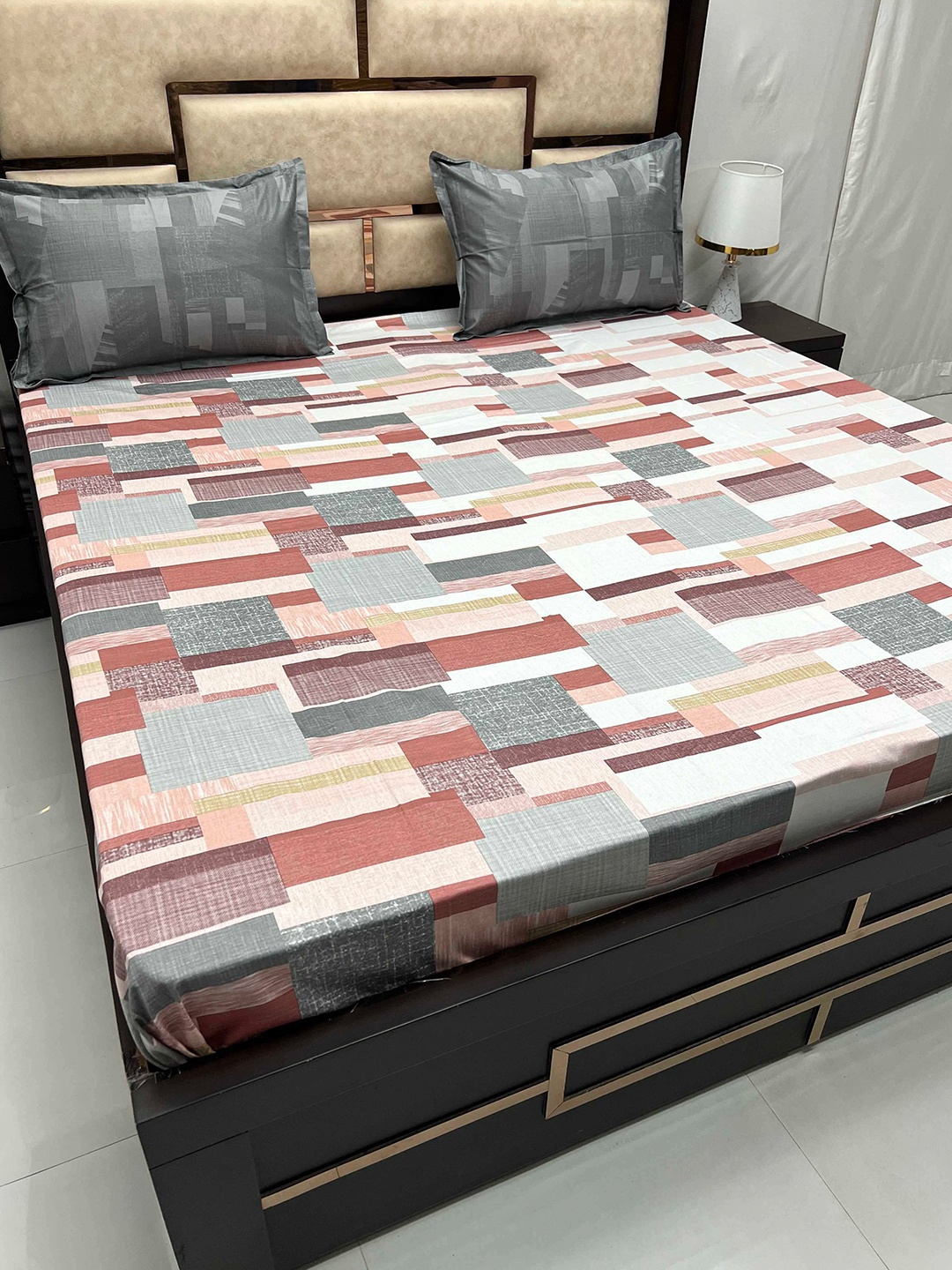 Pure Decor Lifestyle White Geometric Pure Cotton 350 TC King Bedsheet with 2 Pillow Covers