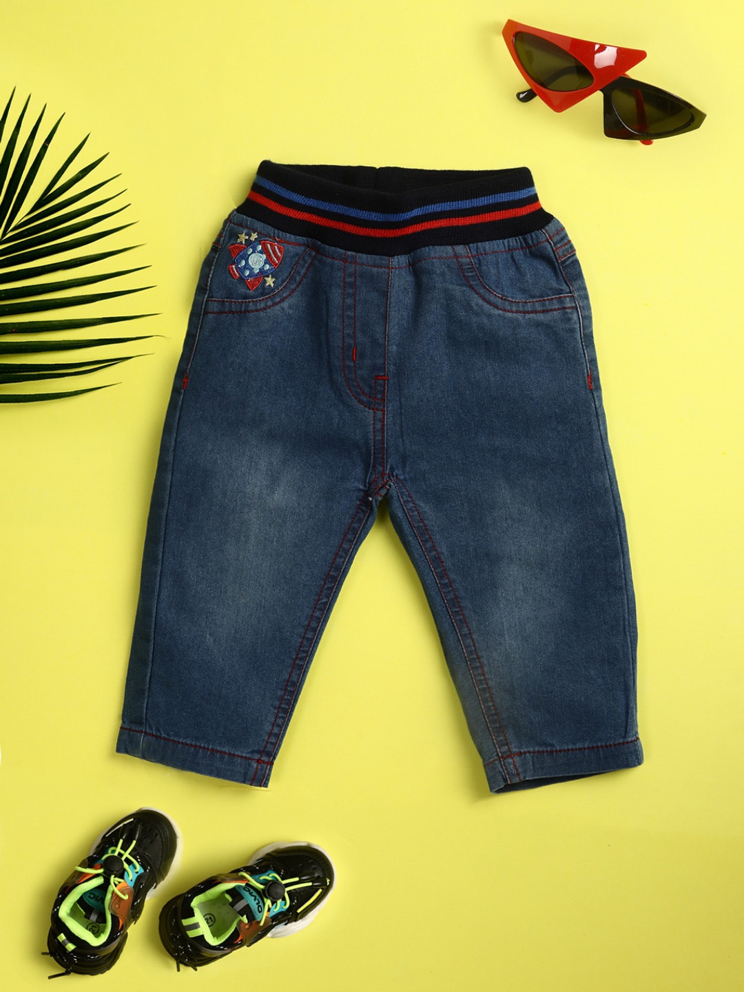 V-Mart Infant Kids Mid Rise Clean Look Embroidered Detail Slim Fit Light Fade Cotton Jeans, Navy blue
V-Mart Infant Kids Mid Rise Clean Look Embroidered Detail Slim Fit Light Fade Cotton Jeans, Navy blue