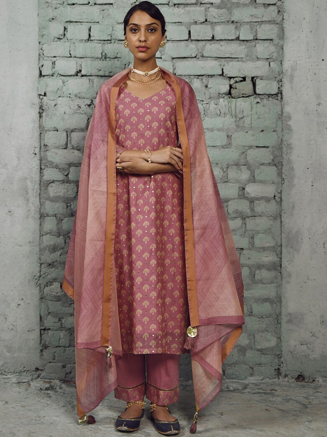 KARAJ JAIPUR Ethnic Motifs Embroidered Mirror Work Kurta With Trousers & Dupatta, Pink
KARAJ JAIPUR Ethnic Motifs Embroidered Mirror Work Kurta With Trousers & Dupatta, Pink