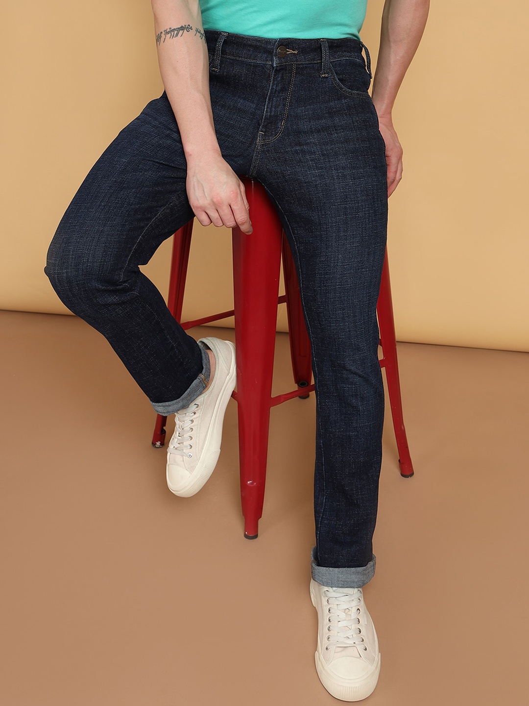 Wrangler Men Skanders Slim Fit Low Rise Clean Look Light Fade Stretchable Jeans, Blue
Wrangler Men Skanders Slim Fit Low Rise Clean Look Light Fade Stretchable Jeans, Blue