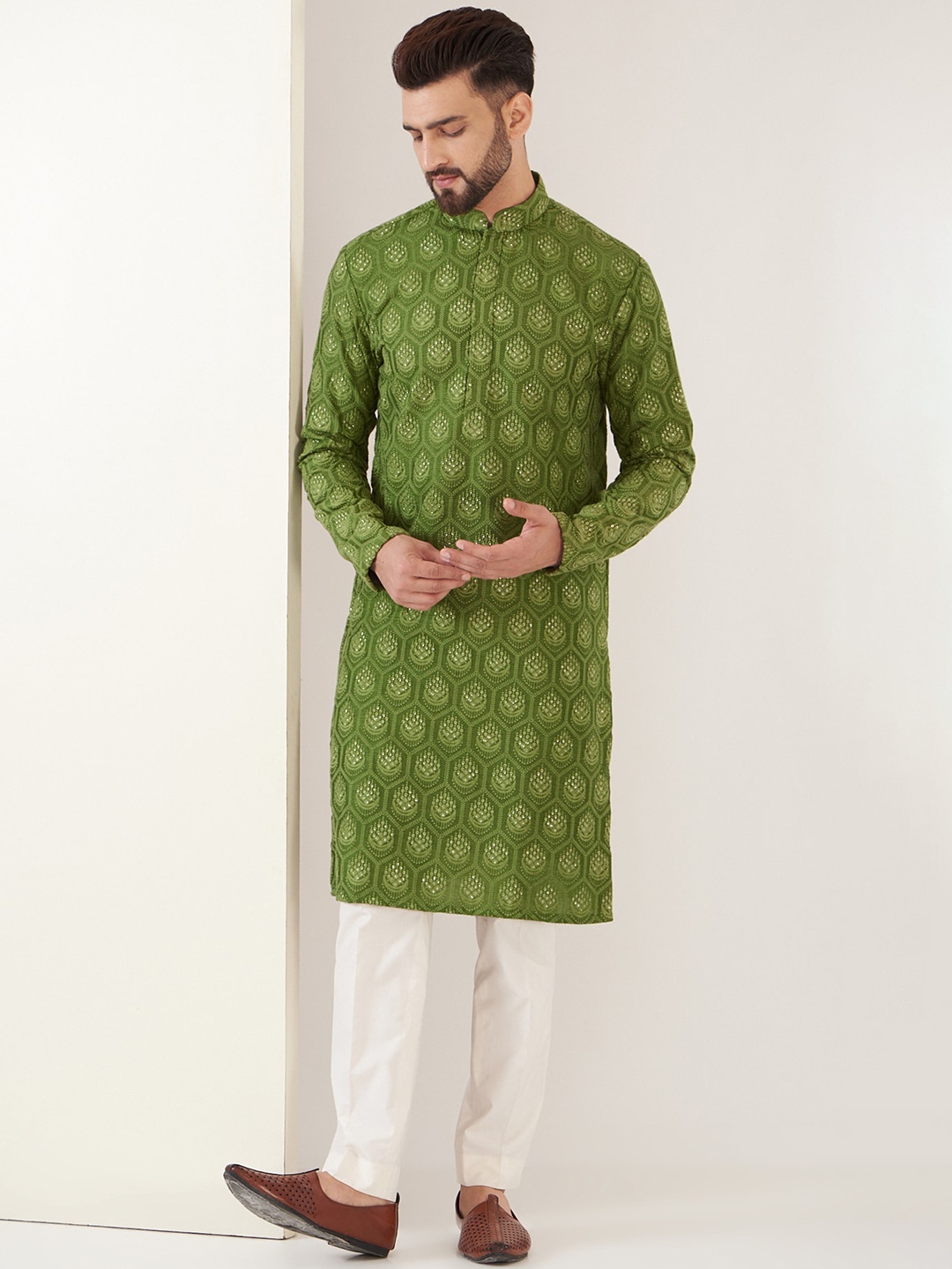 KASBAH CLOTHING NISHCHAIY SAJDEH Ethnic Motifs Embroidered Thread Work Silk Straight Kurta, Green
KASBAH CLOTHING NISHCHAIY SAJDEH Ethnic Motifs Embroidered Thread Work Silk Straight Kurta, Green