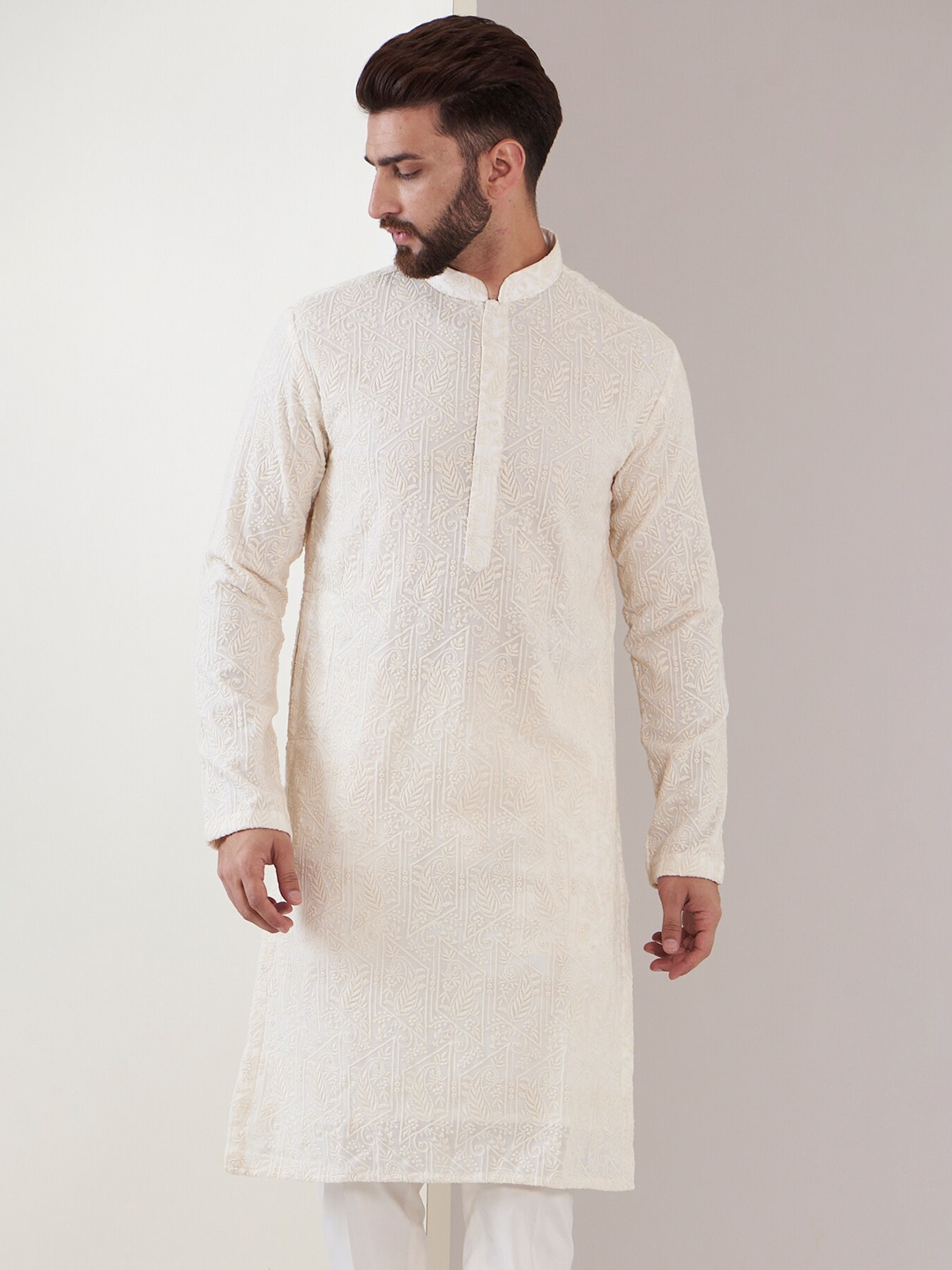 KASBAH CLOTHING NISHCHAIY SAJDEH Floral Embroidered Mandarin Collar Straight Kurta, White
KASBAH CLOTHING NISHCHAIY SAJDEH Floral Embroidered Mandarin Collar Straight Kurta, White