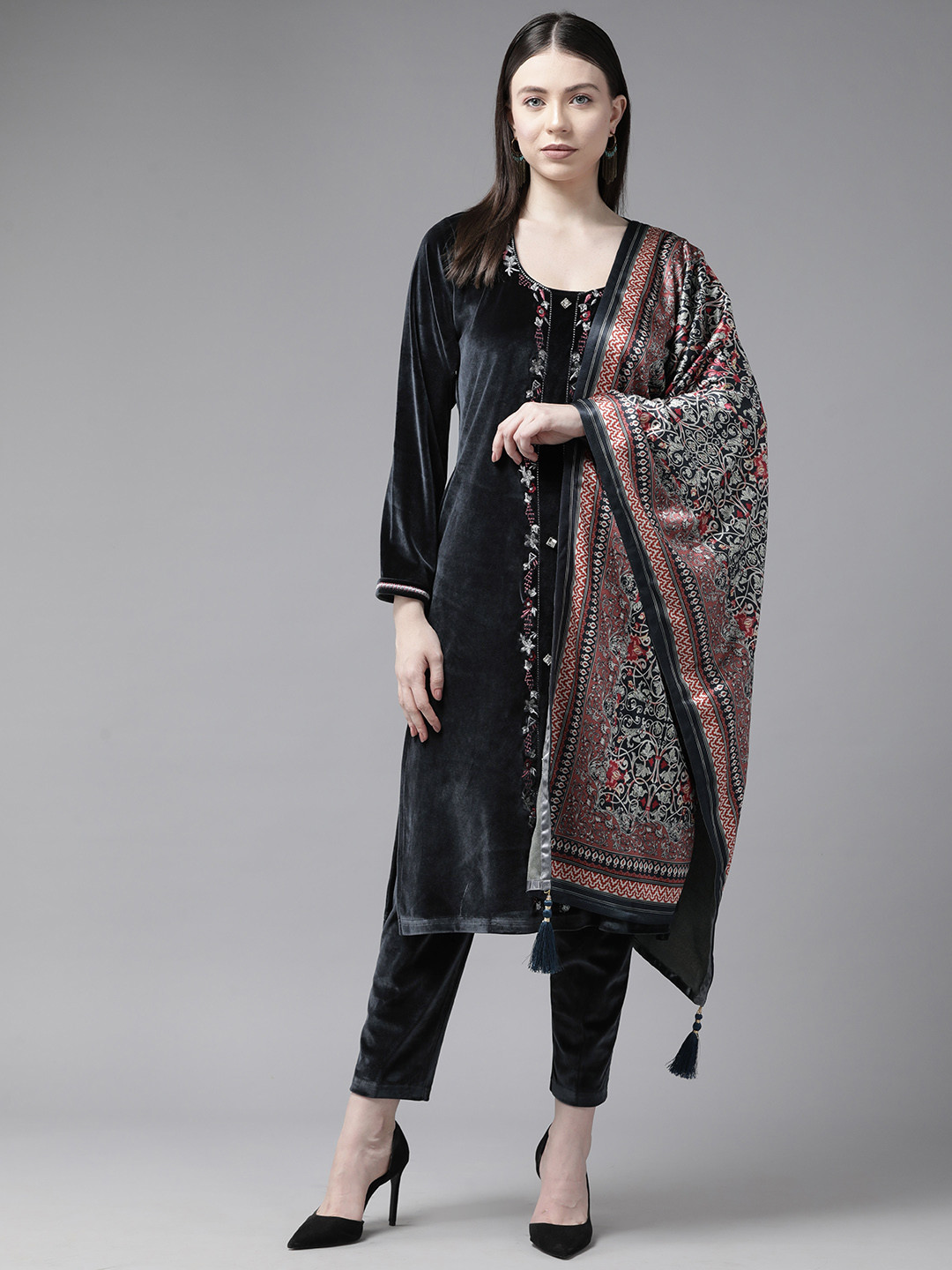 Cayman Floral Zari Embroidered Regular Pure Wool Kurta with Trousers & Dupatta, Charcoal
Cayman Floral Zari Embroidered Regular Pure Wool Kurta with Trousers & Dupatta, Charcoal