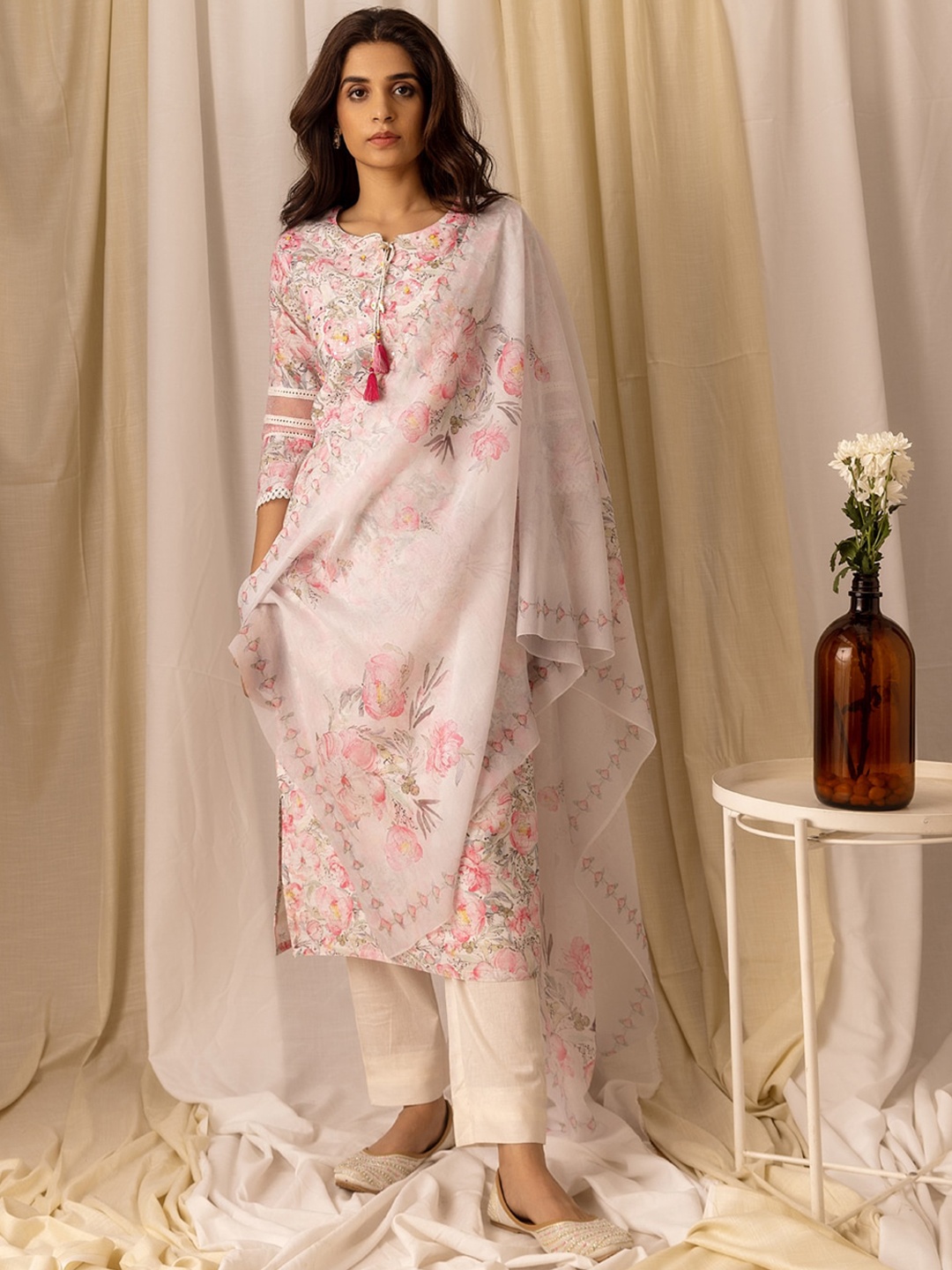 Ishin Pink Floral Printed Beads & Stones Linen Straight Kurta & Trousers With Dupatta
Ishin Pink Floral Printed Beads & Stones Linen Straight Kurta & Trousers With Dupatta