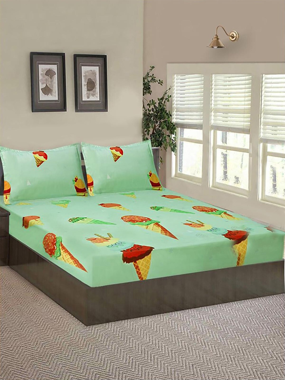 HOMETALES Green & Red Conversational 120 TC Single Fitted Bedsheet with 2 Pillow Covers
HOMETALES Green & Red Conversational 120 TC Single Fitted Bedsheet with 2 Pillow Covers