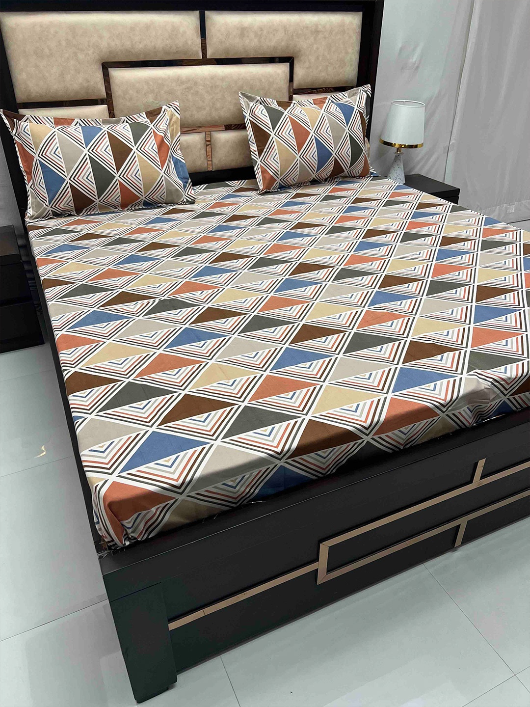 Pure Decor Amulya Beige & Brown Geometric 240 TC Queen Bedsheet with 2 Pillow Covers
Pure Decor Amulya Beige & Brown Geometric 240 TC Queen Bedsheet with 2 Pillow Covers