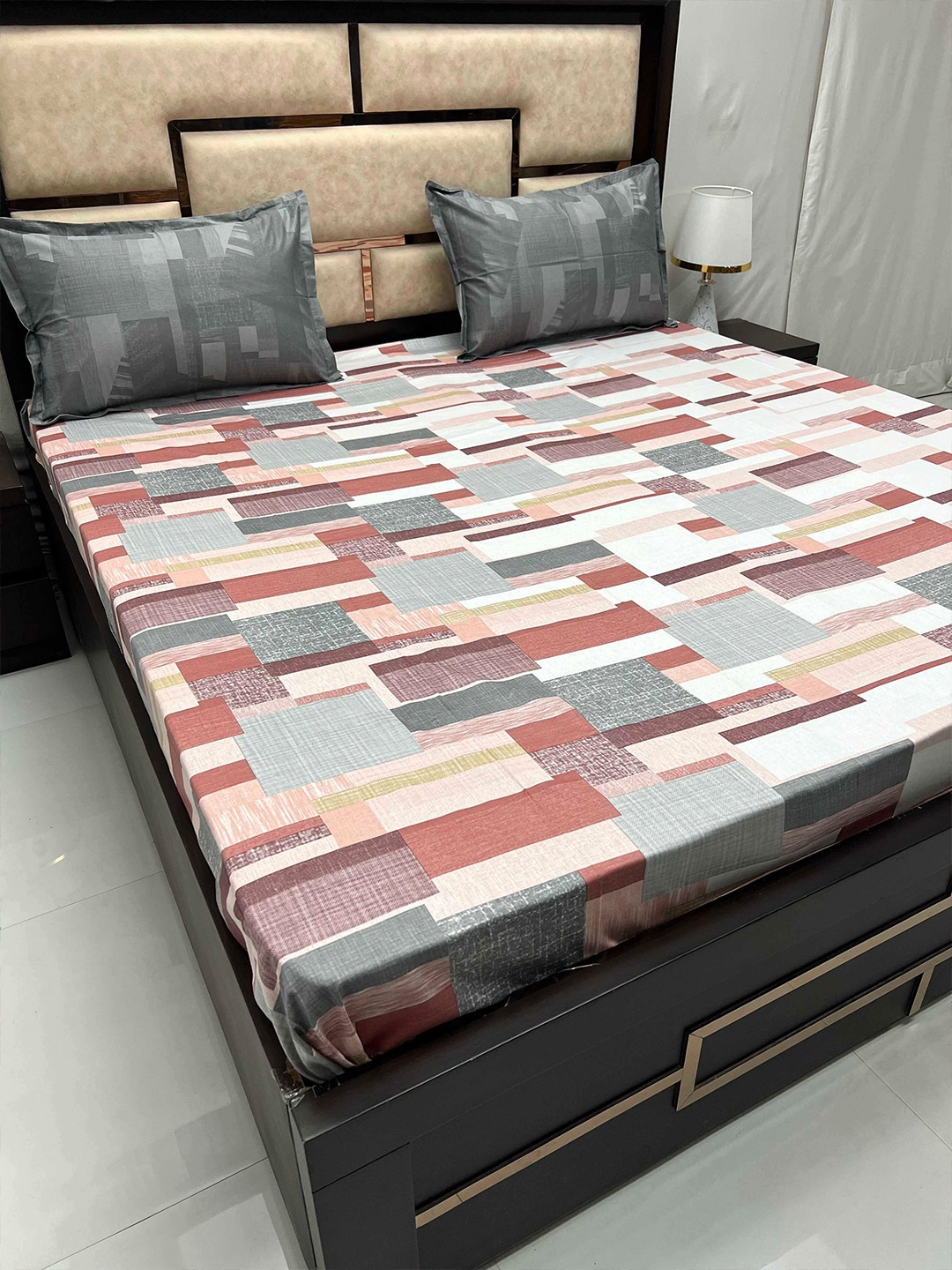 Pure Decor Lifestyle Pink Geometric Cotton 330 TC King Bedsheet with 2 Pillow Covers
Pure Decor Lifestyle Pink Geometric Cotton 330 TC King Bedsheet with 2 Pillow Covers