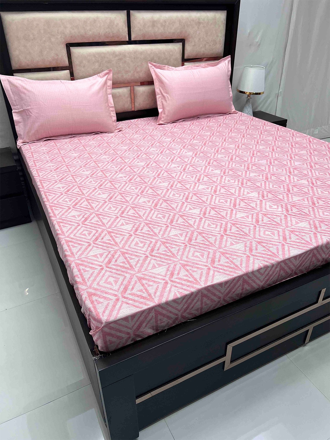 Pure Decor Peach-Coloured & White Geometric Cotton 330 TC King Bedsheet & 2 Pillow Covers
Pure Decor Peach-Coloured & White Geometric Cotton 330 TC King Bedsheet & 2 Pillow Covers