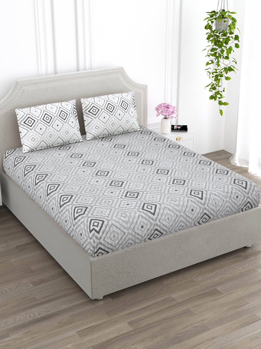 EverHOME Harmony Grey & White Geometric Cotton 210 TC King Bedsheet with 2 Pillow Covers
EverHOME Harmony Grey & White Geometric Cotton 210 TC King Bedsheet with 2 Pillow Covers