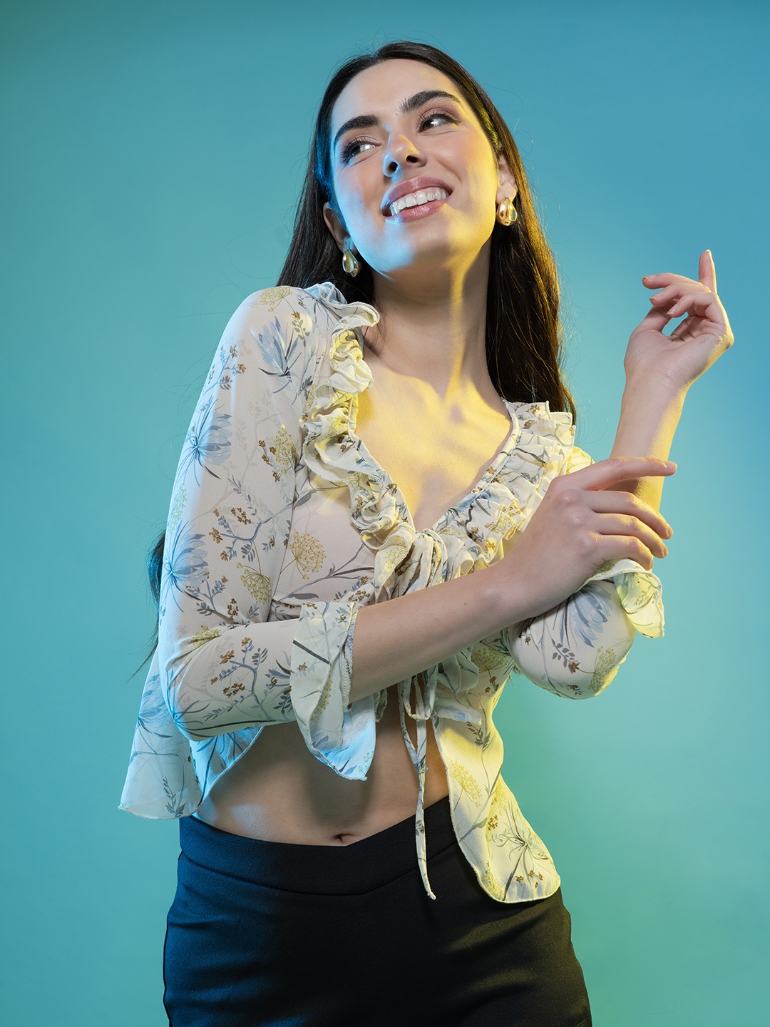 Stylecast X Hersheinbox Floral Print Tie-Up Neck Poet Sleeves Ruffles Crop Top, Beige
Stylecast X Hersheinbox Floral Print Tie-Up Neck Poet Sleeves Ruffles Crop Top, Beige
