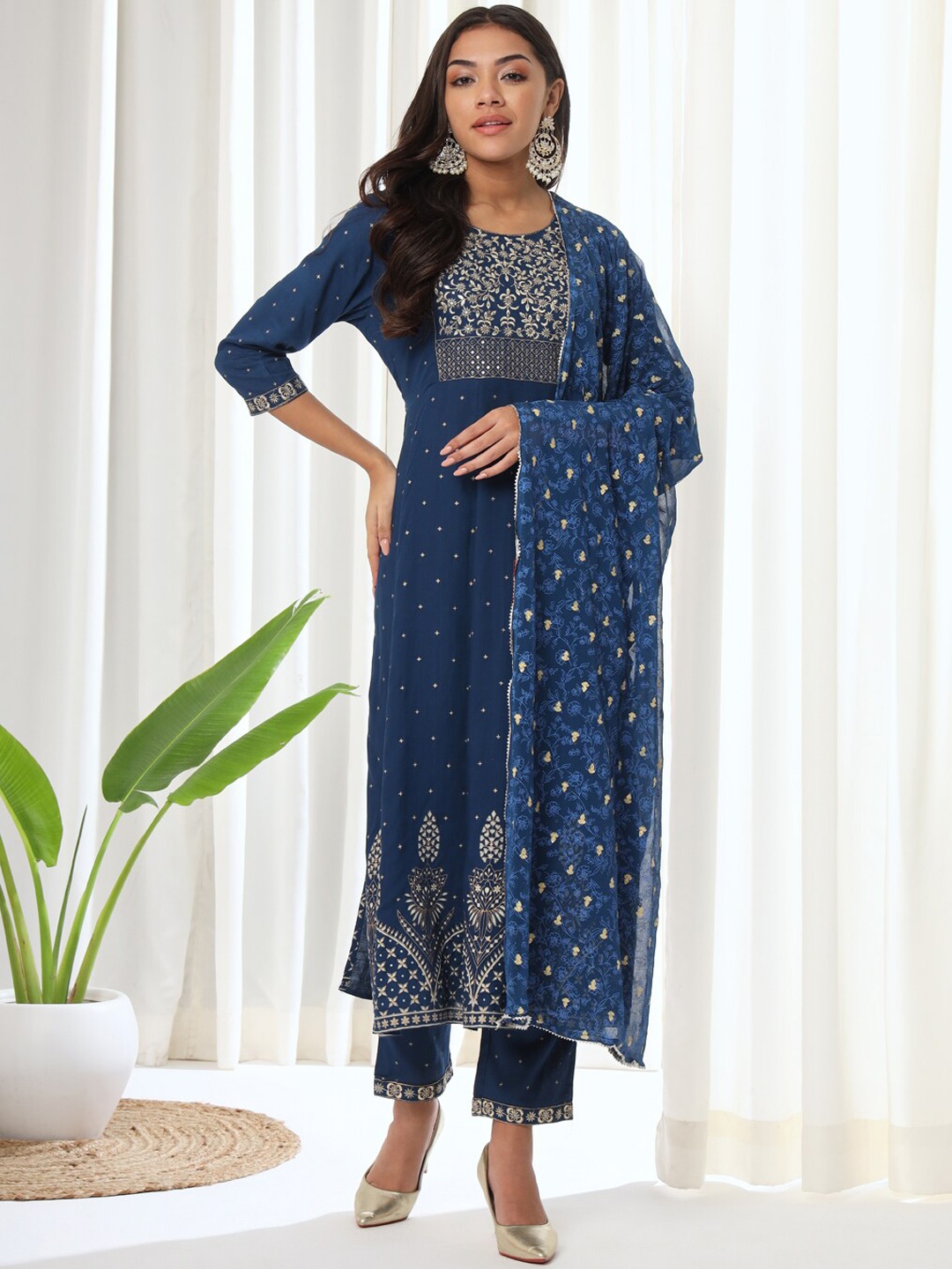 HEEPOSH Ethnic Motifs Embroidered Sequinned Kurta With Trousers & Dupatta, Navy blue
HEEPOSH Ethnic Motifs Embroidered Sequinned Kurta With Trousers & Dupatta, Navy blue