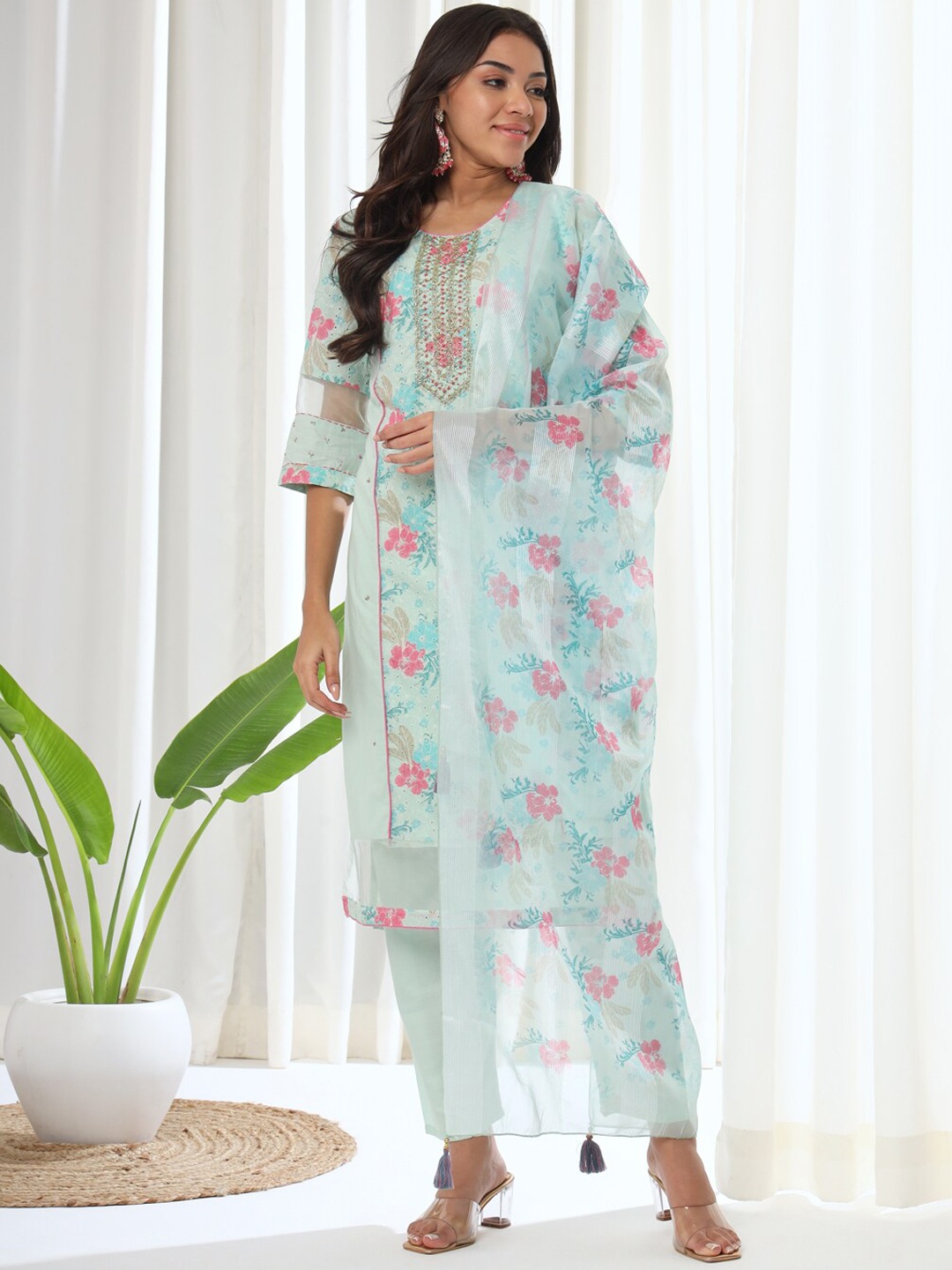 HEEPOSH Floral Printed Beads and Stones Detail Straight Kurta & Trousers With Dupatta, Sea green
HEEPOSH Floral Printed Beads and Stones Detail Straight Kurta & Trousers With Dupatta, Sea green