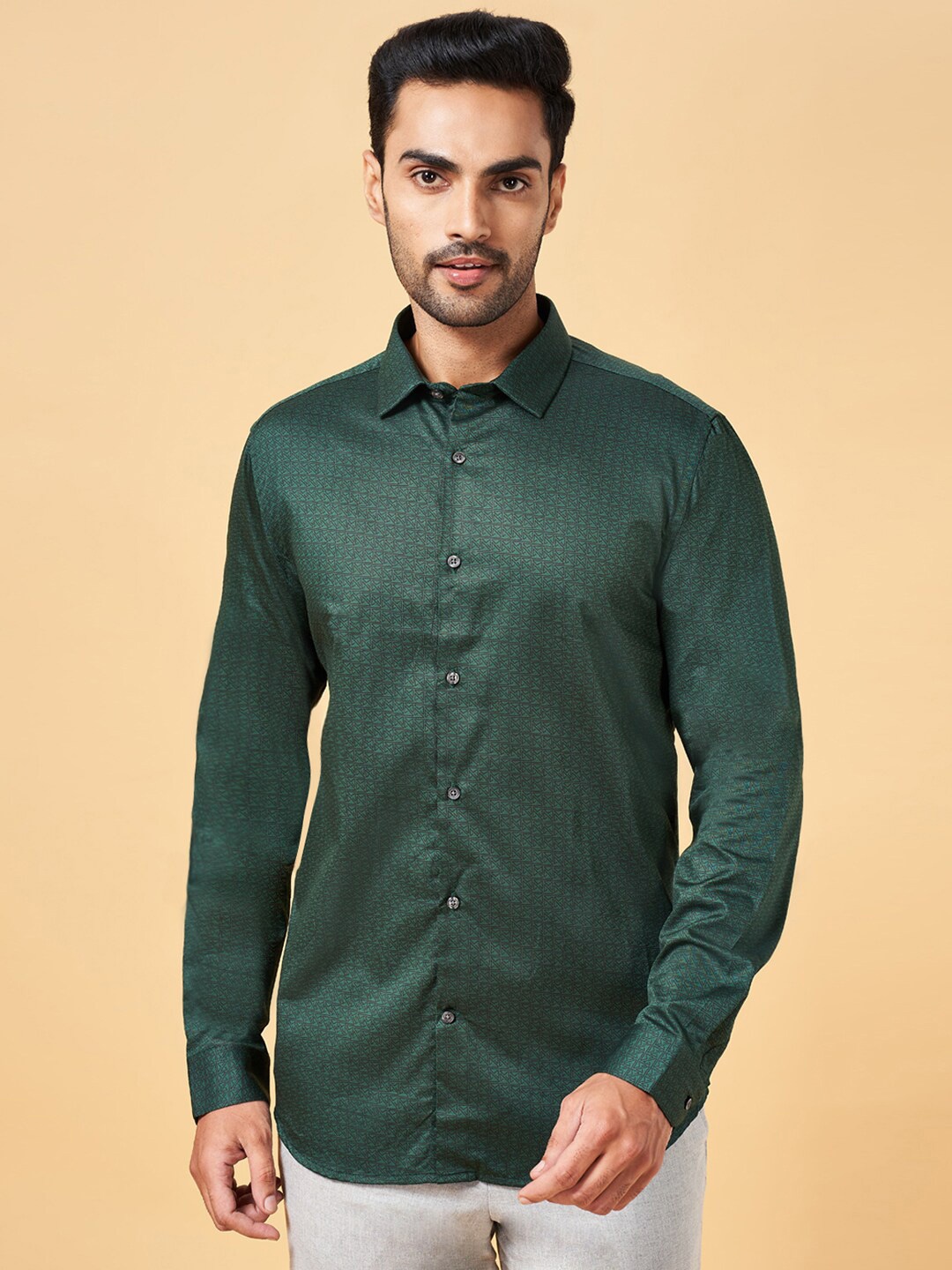 BYFORD by Pantaloons Micro Ditsy Printed Slim Fit Opaque Pure Cotton Casual Shirt, Green
BYFORD by Pantaloons Micro Ditsy Printed Slim Fit Opaque Pure Cotton Casual Shirt, Green