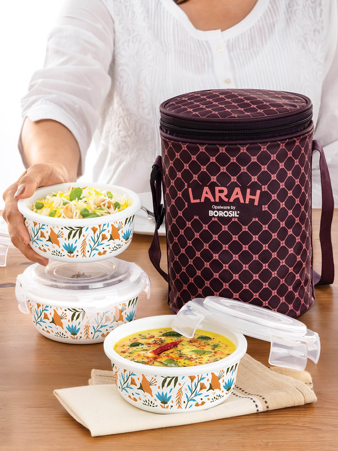 Larah by BOROSIL Klip-N-Store Ziva Sky White 3 Pcs Leak ProofLunch Box With Bag-400ml Each
Larah by BOROSIL Klip-N-Store Ziva Sky White 3 Pcs Leak ProofLunch Box With Bag-400ml Each