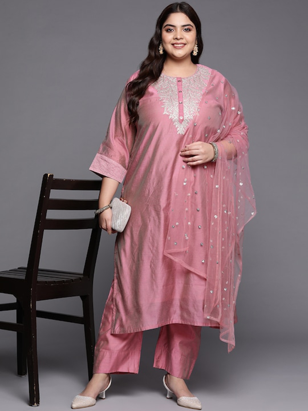 Sztori Plus Size Floral Embroidered Regular Chanderi Silk Kurta & Trousers With Dupatta, Mauve
Sztori Plus Size Floral Embroidered Regular Chanderi Silk Kurta & Trousers With Dupatta, Mauve