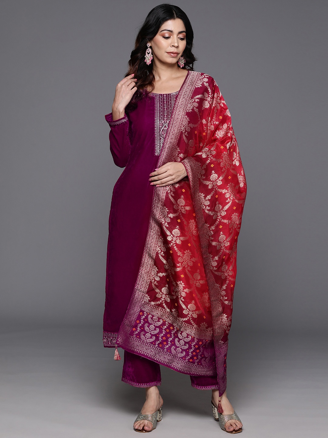 Libas Women Floral Yoke Design Regular Sequinned Velvet Kurta with Trousers & With Dupatta, Burgundy
Libas Women Floral Yoke Design Regular Sequinned Velvet Kurta with Trousers & With Dupatta, Burgundy