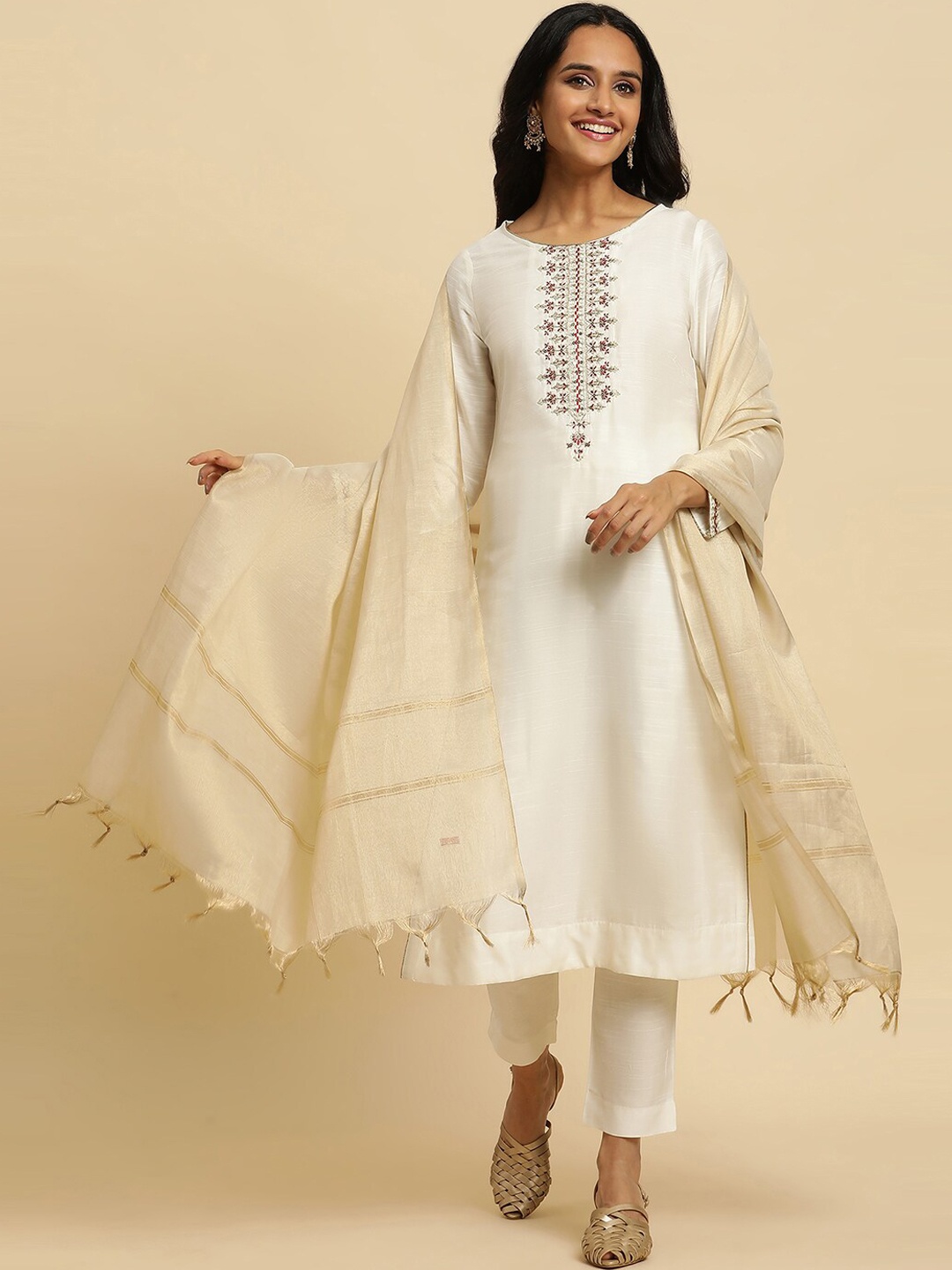 W Ethnic Motifs Yoke Design Regular Thread Work Kurta With Trousers & Dupatta, Off white
W Ethnic Motifs Yoke Design Regular Thread Work Kurta With Trousers & Dupatta, Off white