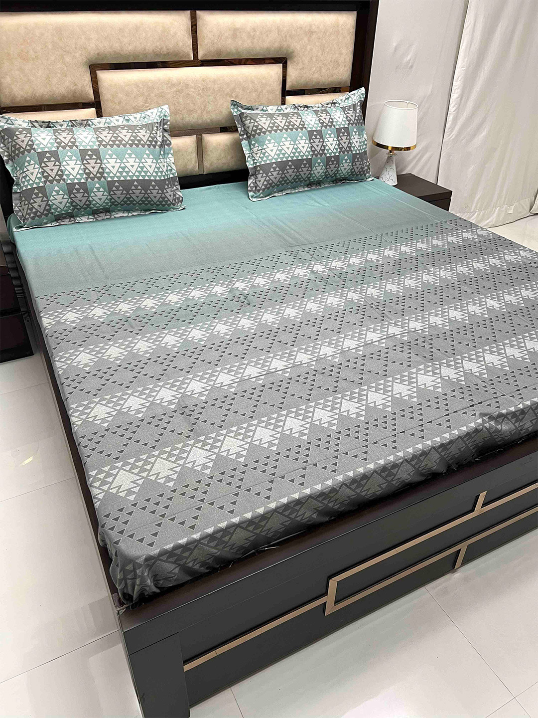 Pure Decor Green & Grey Geometric Pure Cotton 300 TC King Bedsheet With 2 Pillow Covers
Pure Decor Green & Grey Geometric Pure Cotton 300 TC King Bedsheet With 2 Pillow Covers