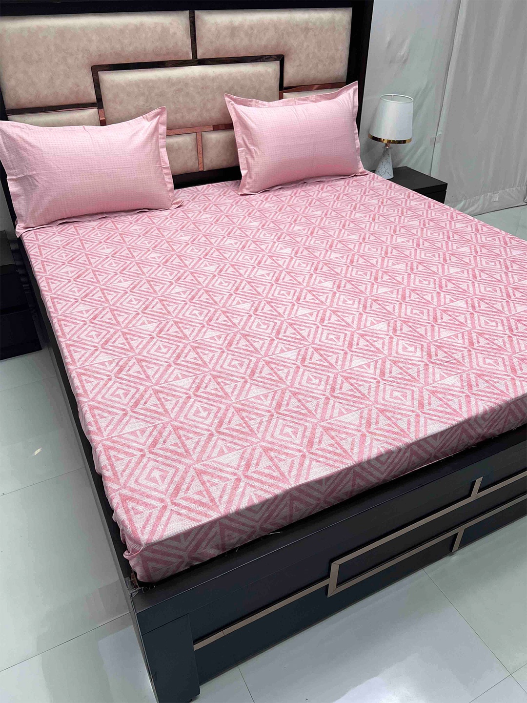 Pure Decor Peach-Coloured Geometric Pure Cotton 300 TC King Bedsheet & 2 Pillow Covers
Pure Decor Peach-Coloured Geometric Pure Cotton 300 TC King Bedsheet & 2 Pillow Covers