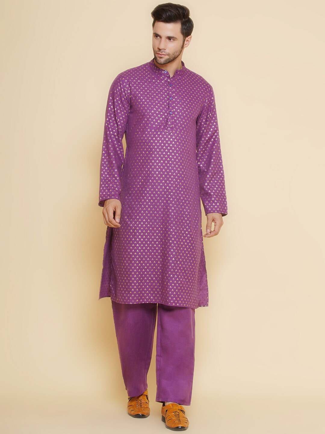Baawara By Bhama Ethnic Motifs Foil Printed Band Collar Straight Kurta with Trousers, Purple
Baawara By Bhama Ethnic Motifs Foil Printed Band Collar Straight Kurta with Trousers, Purple