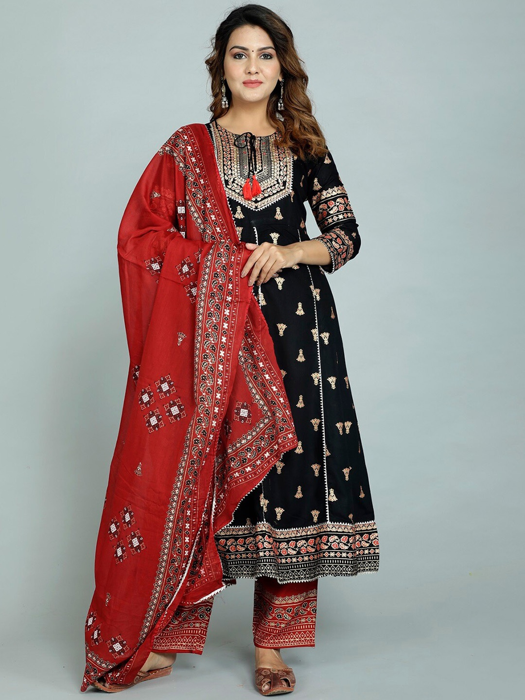 gvs shoppe Ethnic Motifs Foil Printed Gotta Patti A-Line Kurta & Trousers With Dupatta, Black
gvs shoppe Ethnic Motifs Foil Printed Gotta Patti A-Line Kurta & Trousers With Dupatta, Black