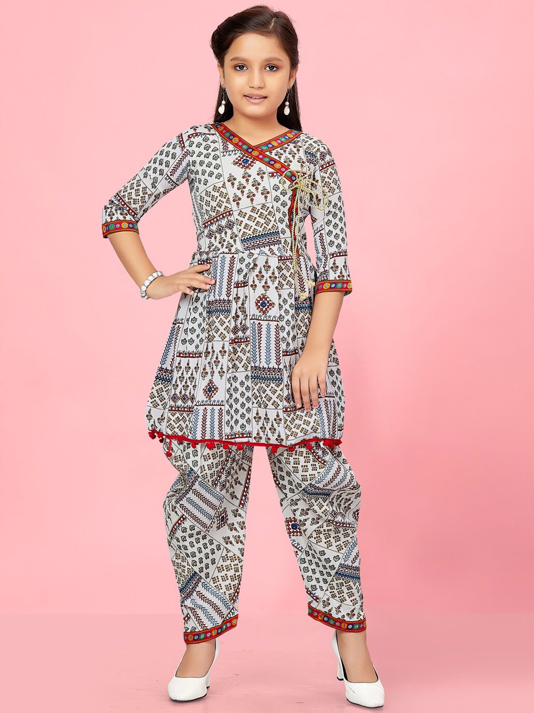 Aarika Girls Ethnic Motifs Printed Thread Work Detailed Angrakha A-Line Kurta With Patiala, White
Aarika Girls Ethnic Motifs Printed Thread Work Detailed Angrakha A-Line Kurta With Patiala, White
