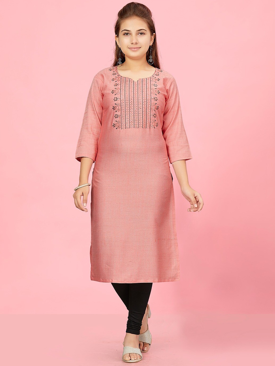 Aarika Girls Ethnic Motifs Yoke Design Round Neck Regular Sequinned Kurta With Leggings, Peach
Aarika Girls Ethnic Motifs Yoke Design Round Neck Regular Sequinned Kurta With Leggings, Peach