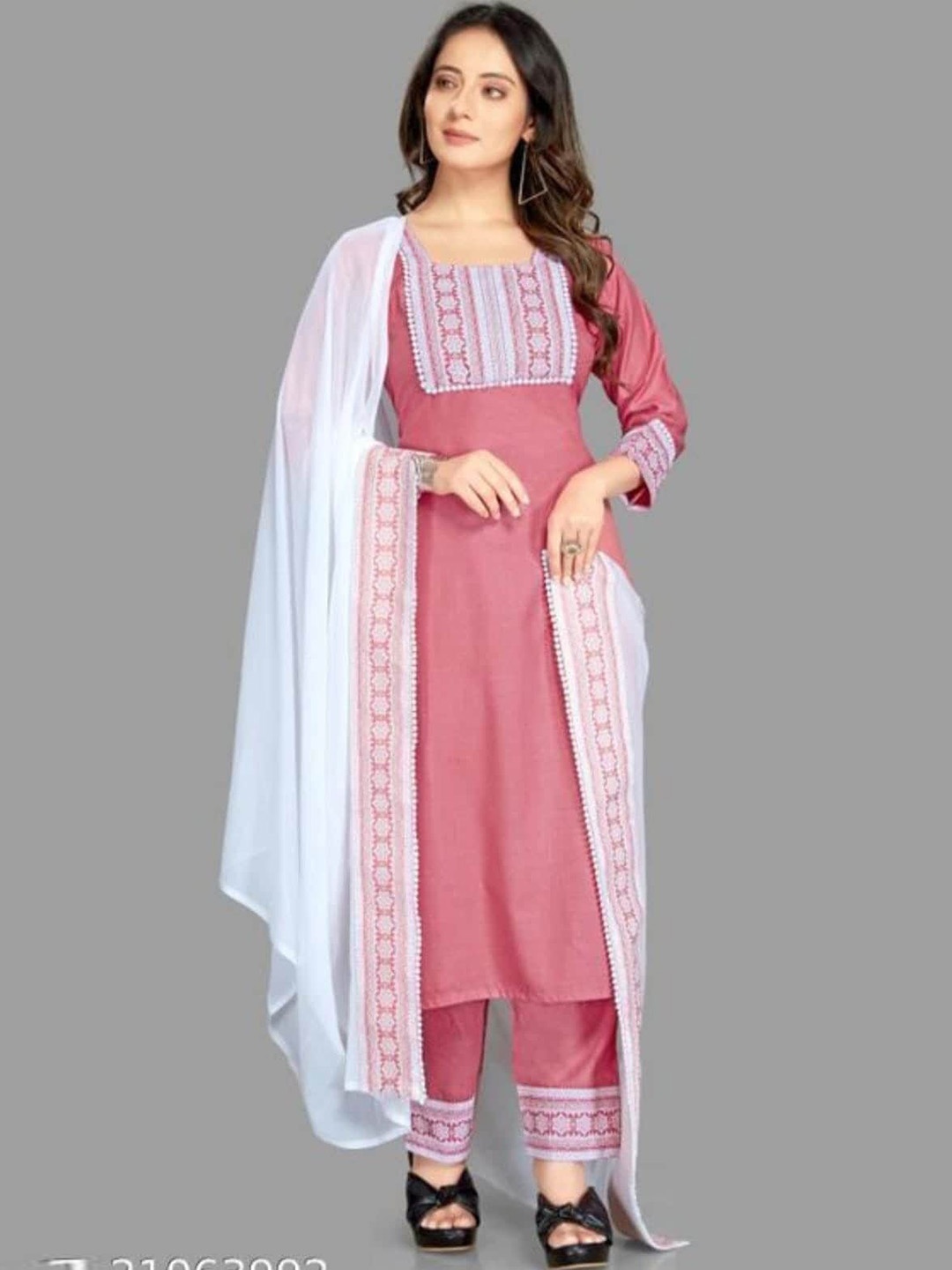 WORIVOC Ethnic Motifs Yoke Design Square Neck Thread Work Kurta with Trousers & Dupatta, Pink
WORIVOC Ethnic Motifs Yoke Design Square Neck Thread Work Kurta with Trousers & Dupatta, Pink