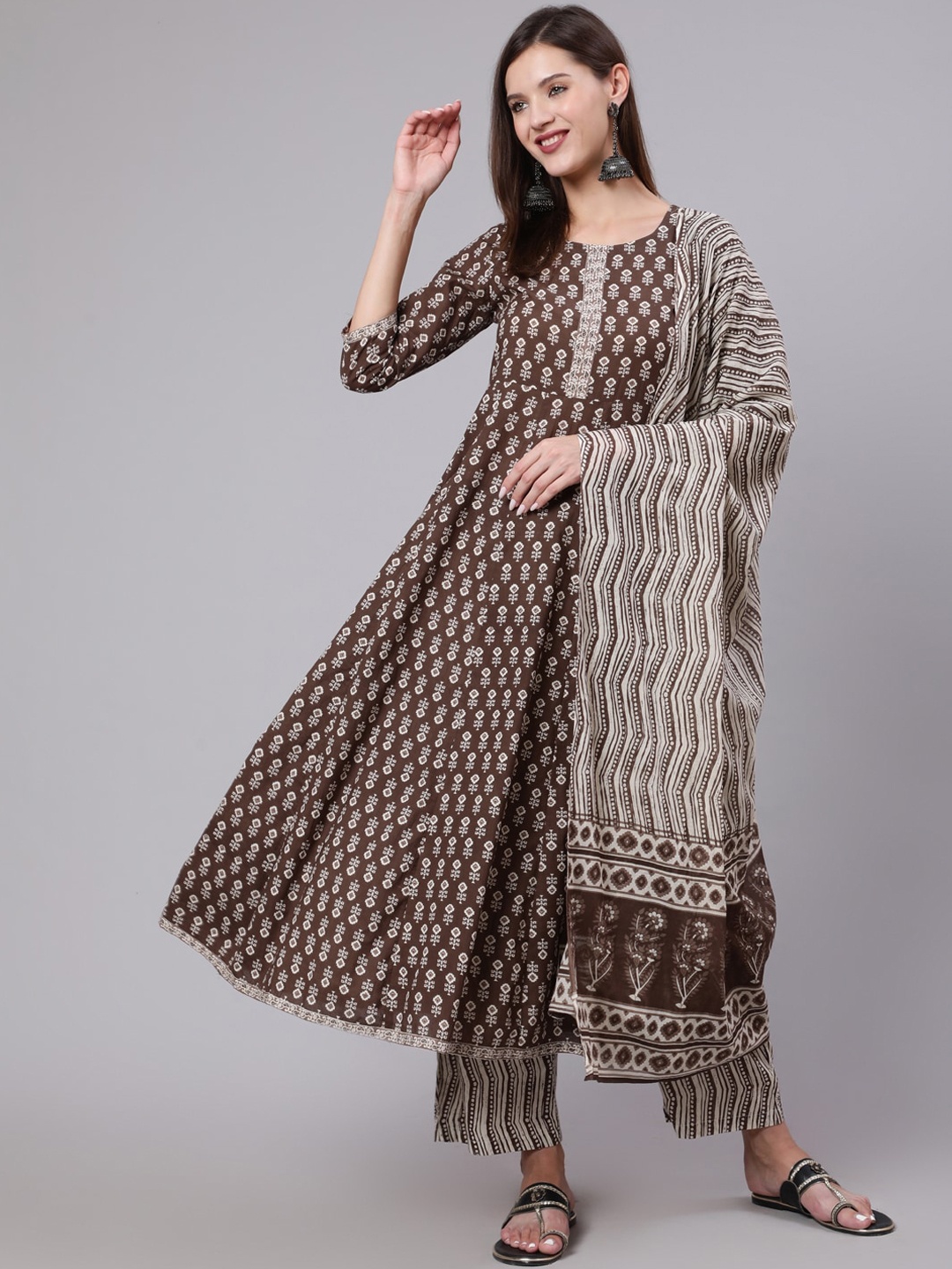 KIMAYRA Ethnic Motifs Printed Empire Pure Cotton Kurta with Trousers & With Dupatta, Brown
KIMAYRA Ethnic Motifs Printed Empire Pure Cotton Kurta with Trousers & With Dupatta, Brown