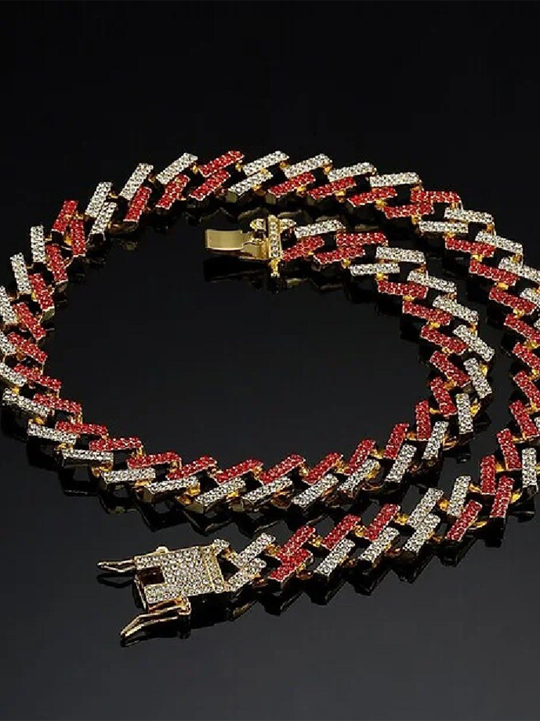 VIEN Men Gold-Plated Cubic Zirconia Chain
VIEN Men Gold-Plated Cubic Zirconia Chain