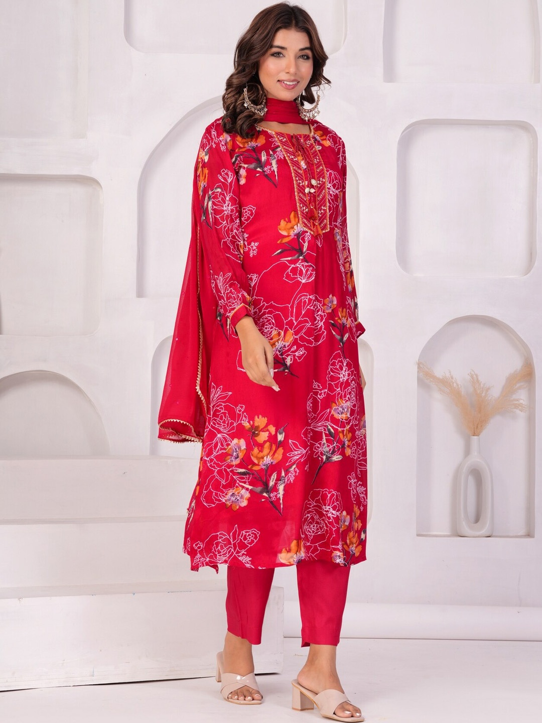 EtnicaWear Floral Printed Tie-Up Neck A-Line Gotta Patti Kurta With Trousers & Dupatta, Pink
EtnicaWear Floral Printed Tie-Up Neck A-Line Gotta Patti Kurta With Trousers & Dupatta, Pink