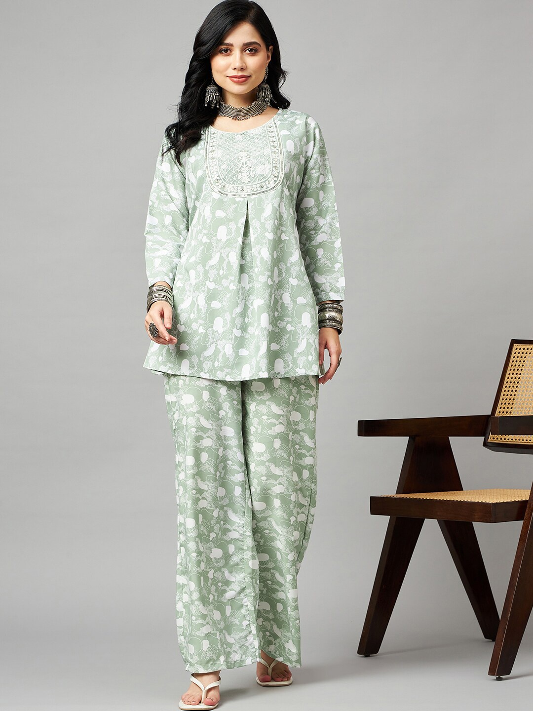 HERE&NOW Abstract Digital Printed Thread Work Ethnic Top With Palazzos, Sea green
HERE&NOW Abstract Digital Printed Thread Work Ethnic Top With Palazzos, Sea green