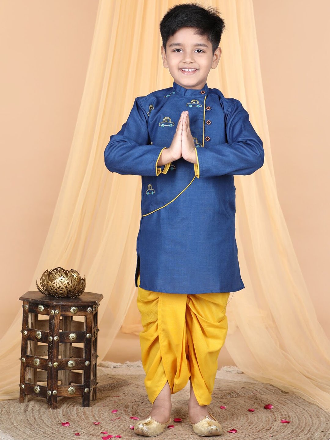 Here&Now X Kinder Kids Boys Ethnic Motifs Yoke Design Regular Pure Cotton Kurta with Dhoti Pants, Blue
Here&Now X Kinder Kids Boys Ethnic Motifs Yoke Design Regular Pure Cotton Kurta with Dhoti Pants, Blue